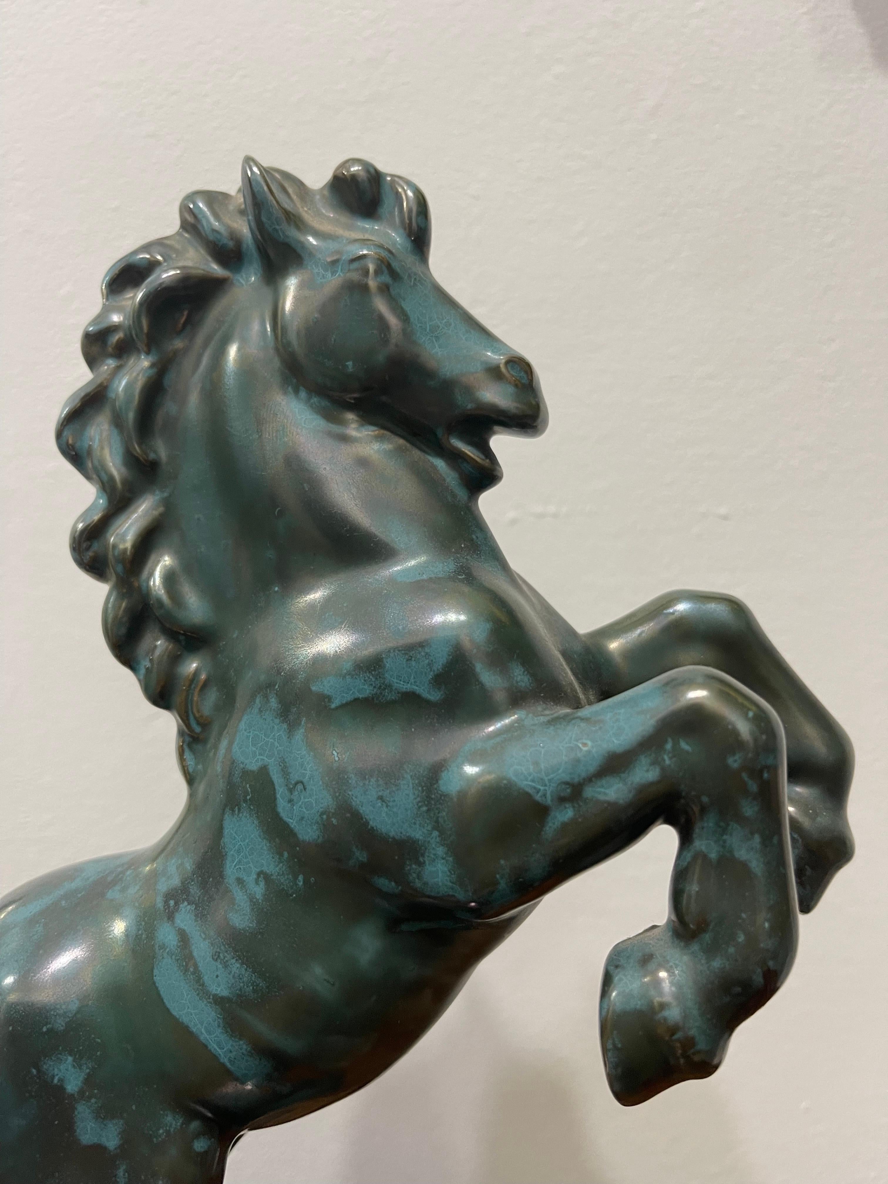 Céramique italienne de 1940 Sculpture de cheval en émail vert Manufacture de Pérouse en vente 3