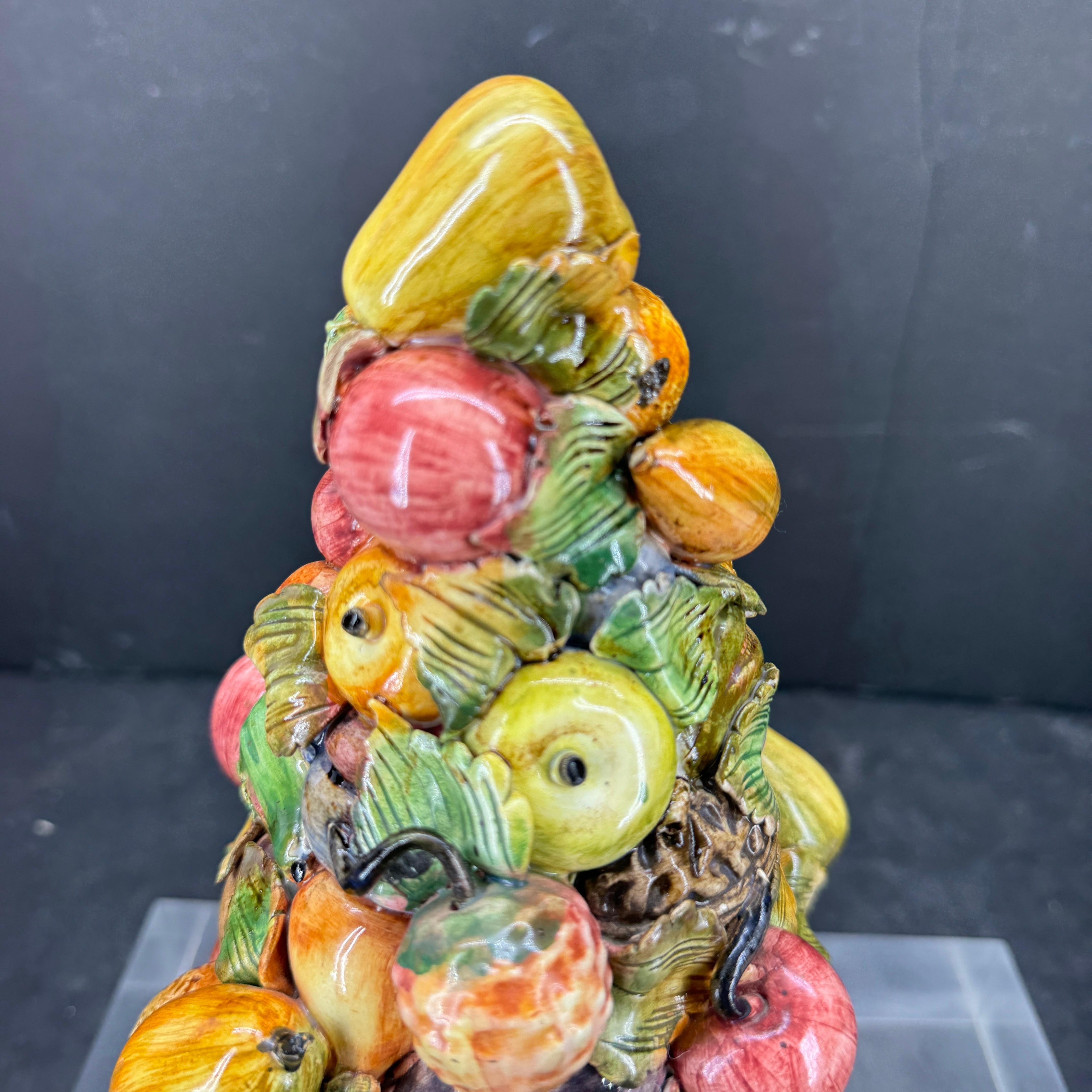 Centro de mesa de cerámica italiana con cesta de frutas Topiary Compote en Bueno estado para la venta en Haddonfield, NJ