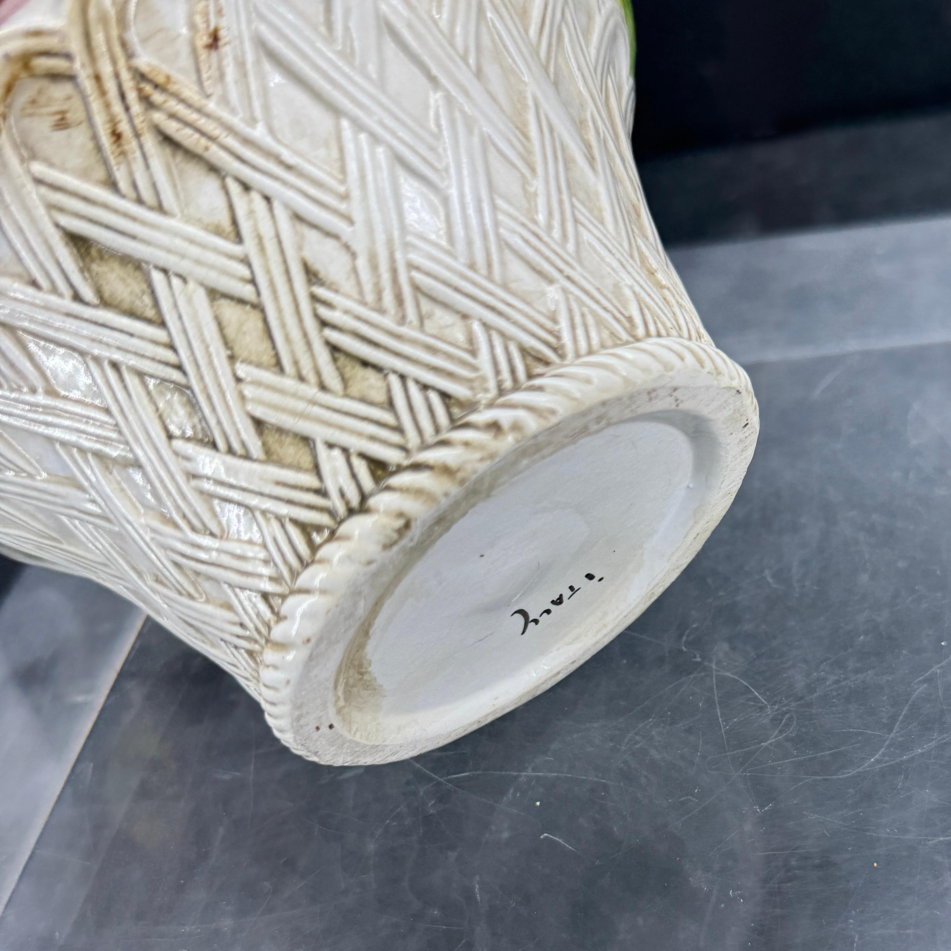 Centro de mesa de cerámica italiana con cesta de frutas Topiary Compote Cerámico en venta