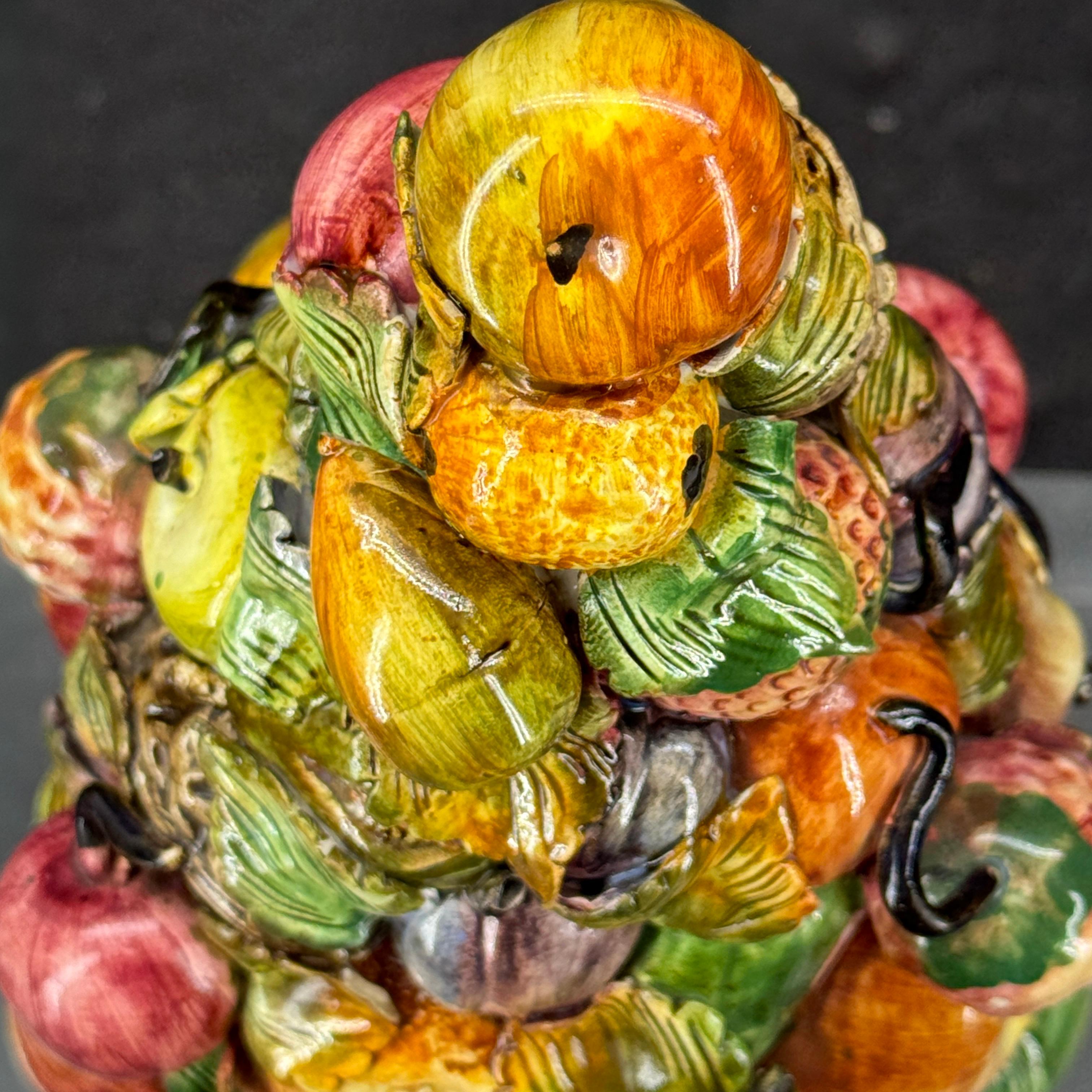 Centro de mesa de cerámica italiana con cesta de frutas Topiary Compote en venta 1