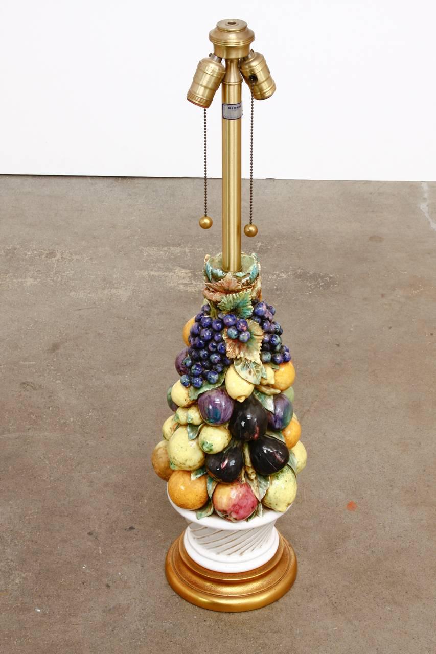 Lampe de table Topiaire de fruits en céramique italienne par Marbro Bon état à Rio Vista, CA