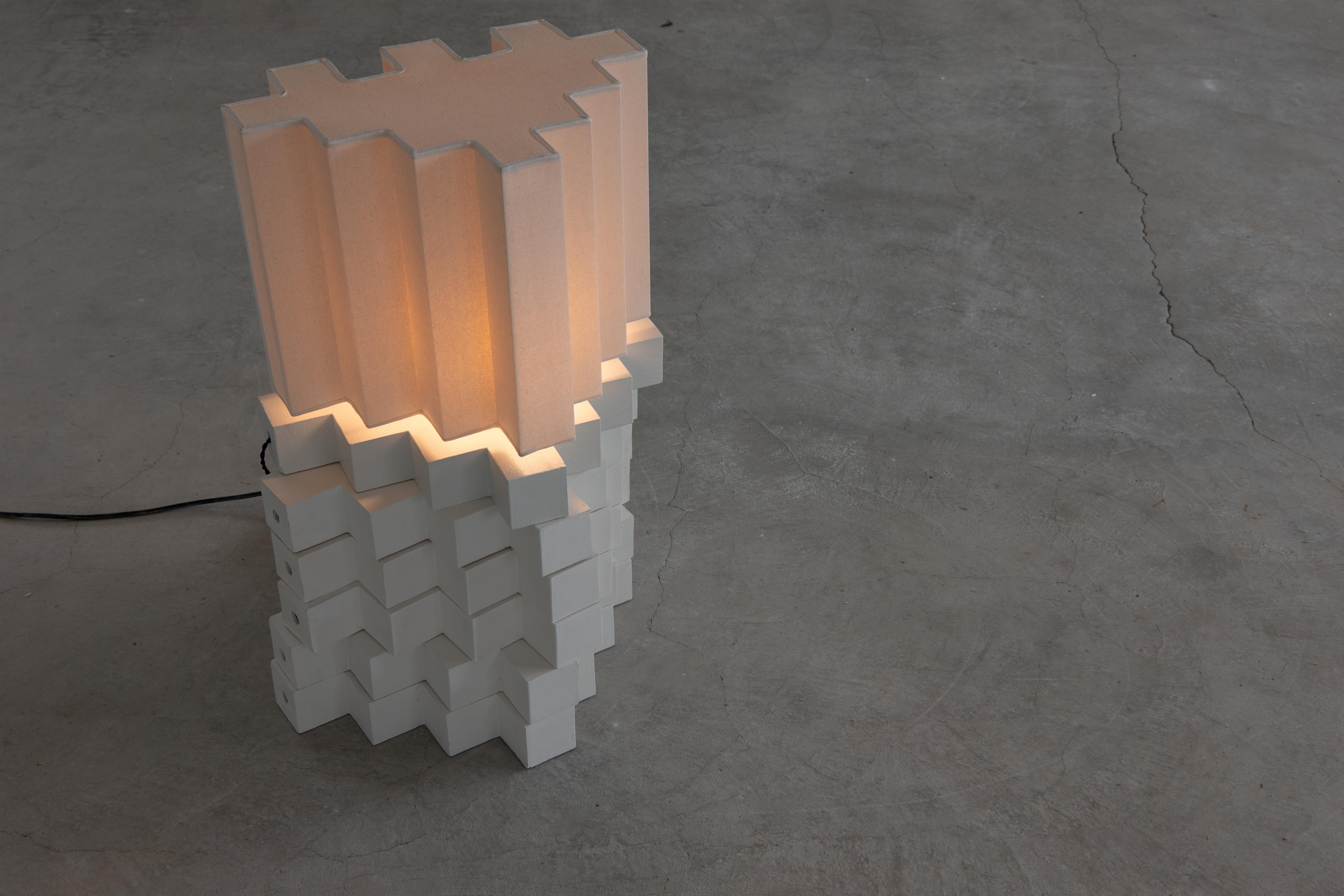 Geometrische Vase aus italienischer Keramik von der Künstlerin Jenna Basso Pietrobon im Angebot 4