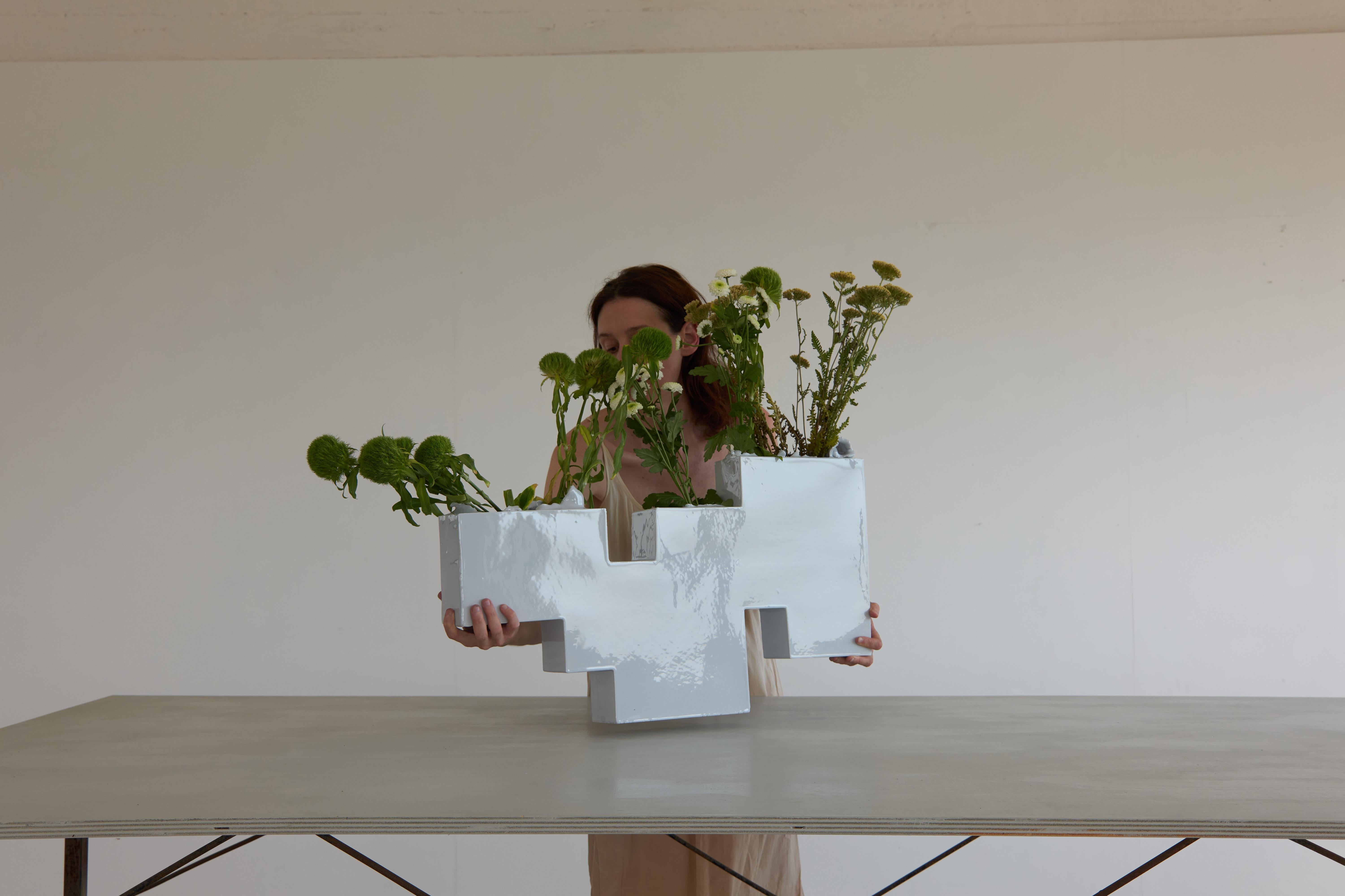 Geometrische Vase aus italienischer Keramik von der Künstlerin Jenna Basso Pietrobon im Zustand „Neu“ im Angebot in New York, NY
