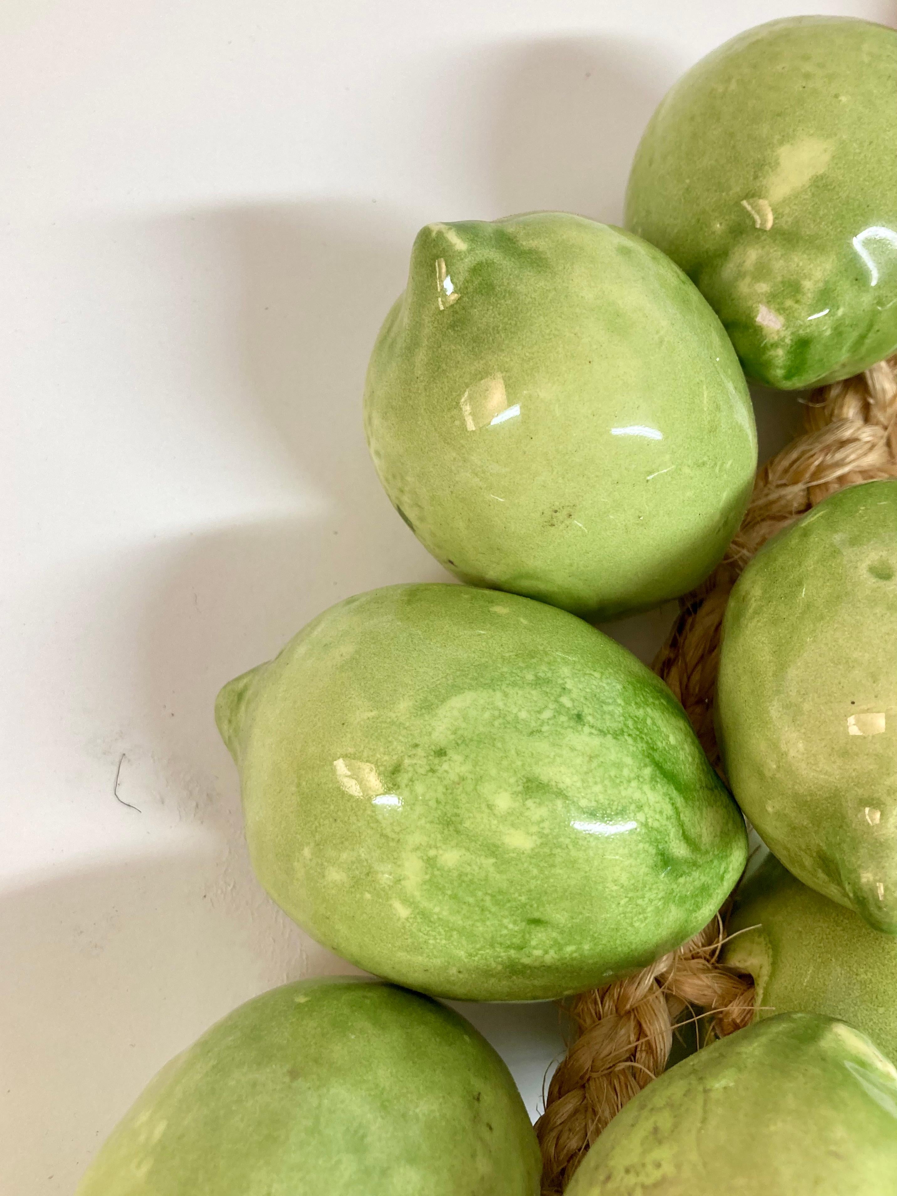 Limes vertes sur paille émaillées en céramique italienne en vente 5