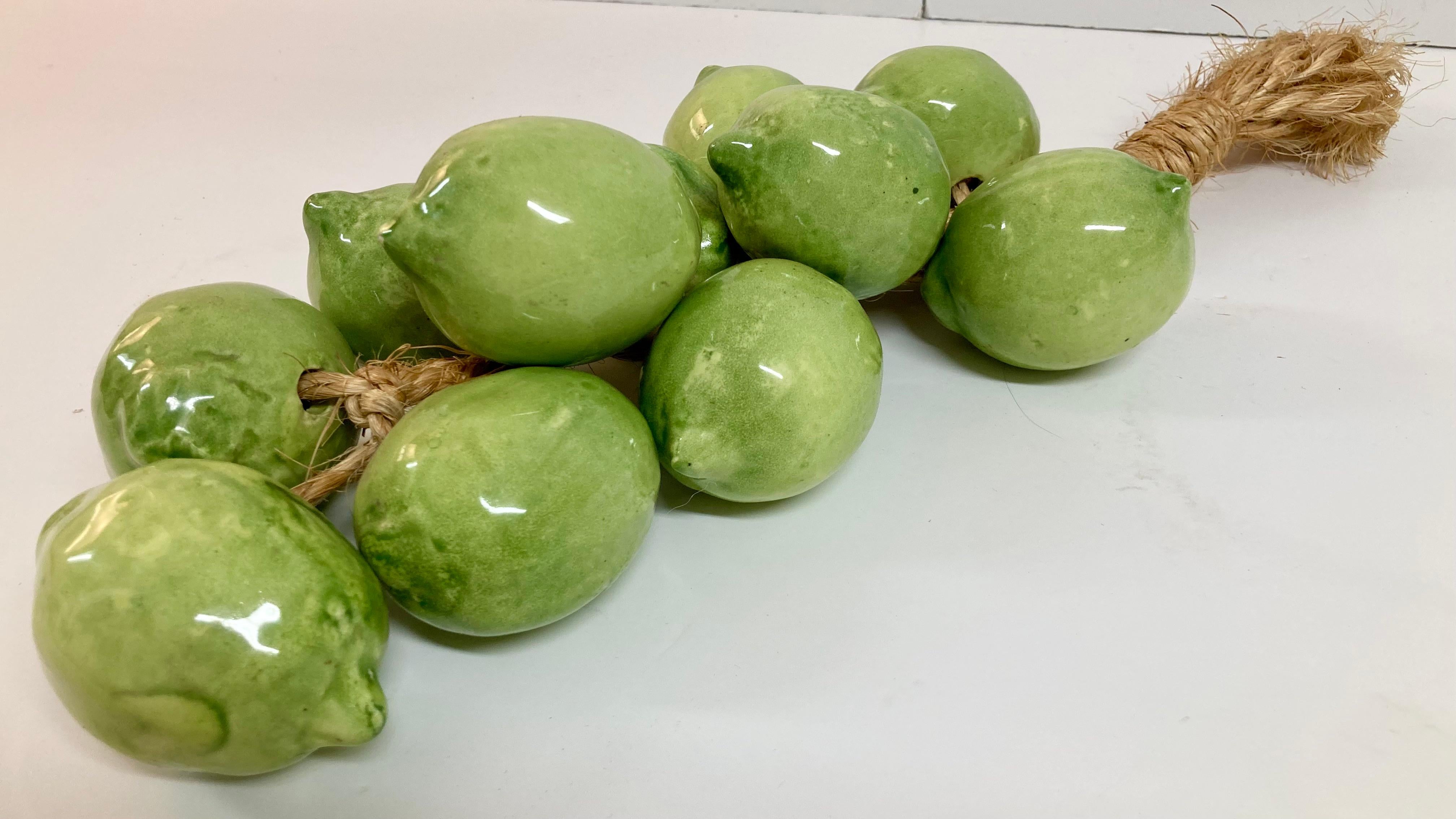 Limes vertes sur paille émaillées en céramique italienne Bon état - En vente à Los Angeles, CA