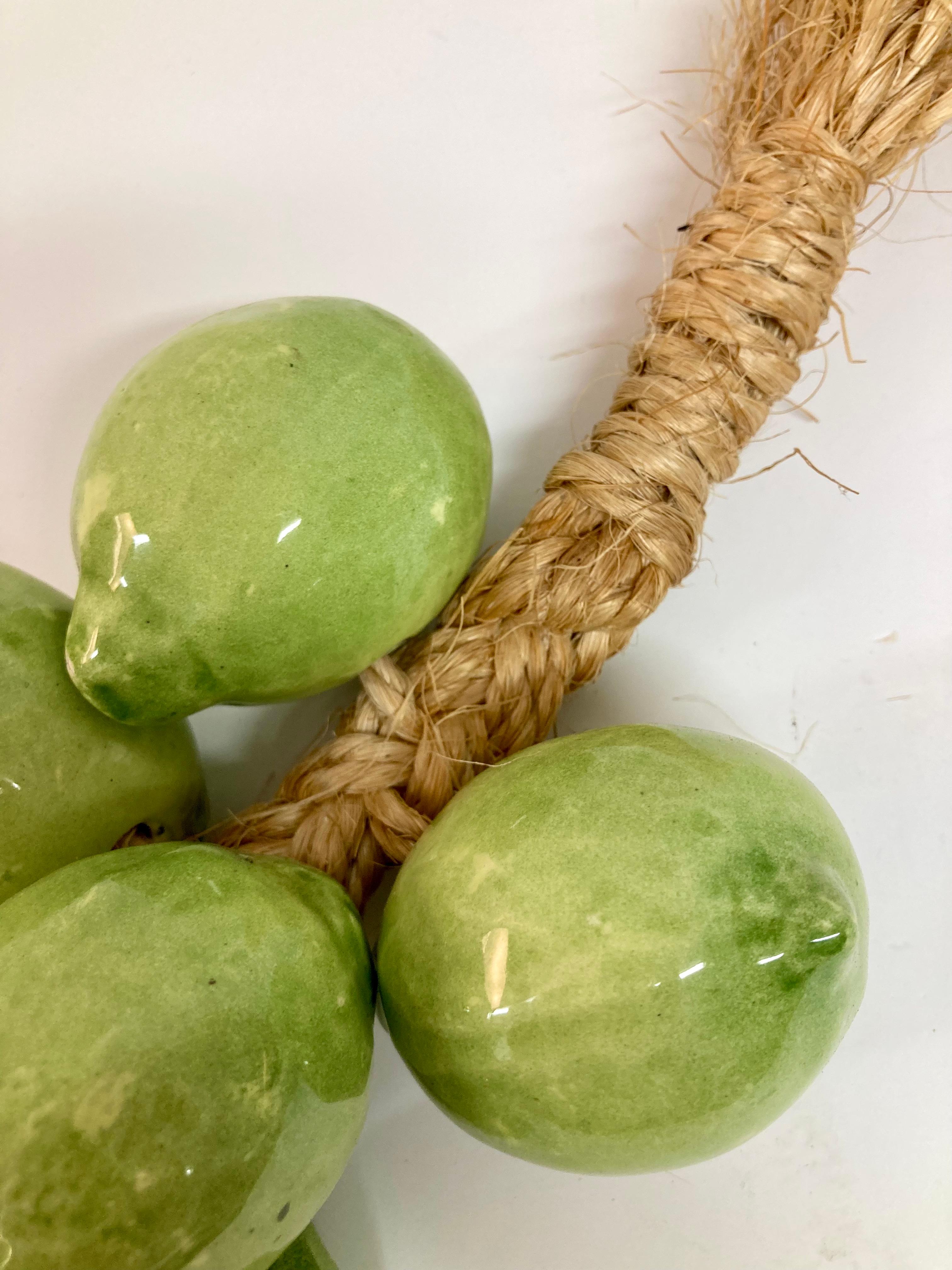 Limes vertes sur paille émaillées en céramique italienne en vente 2