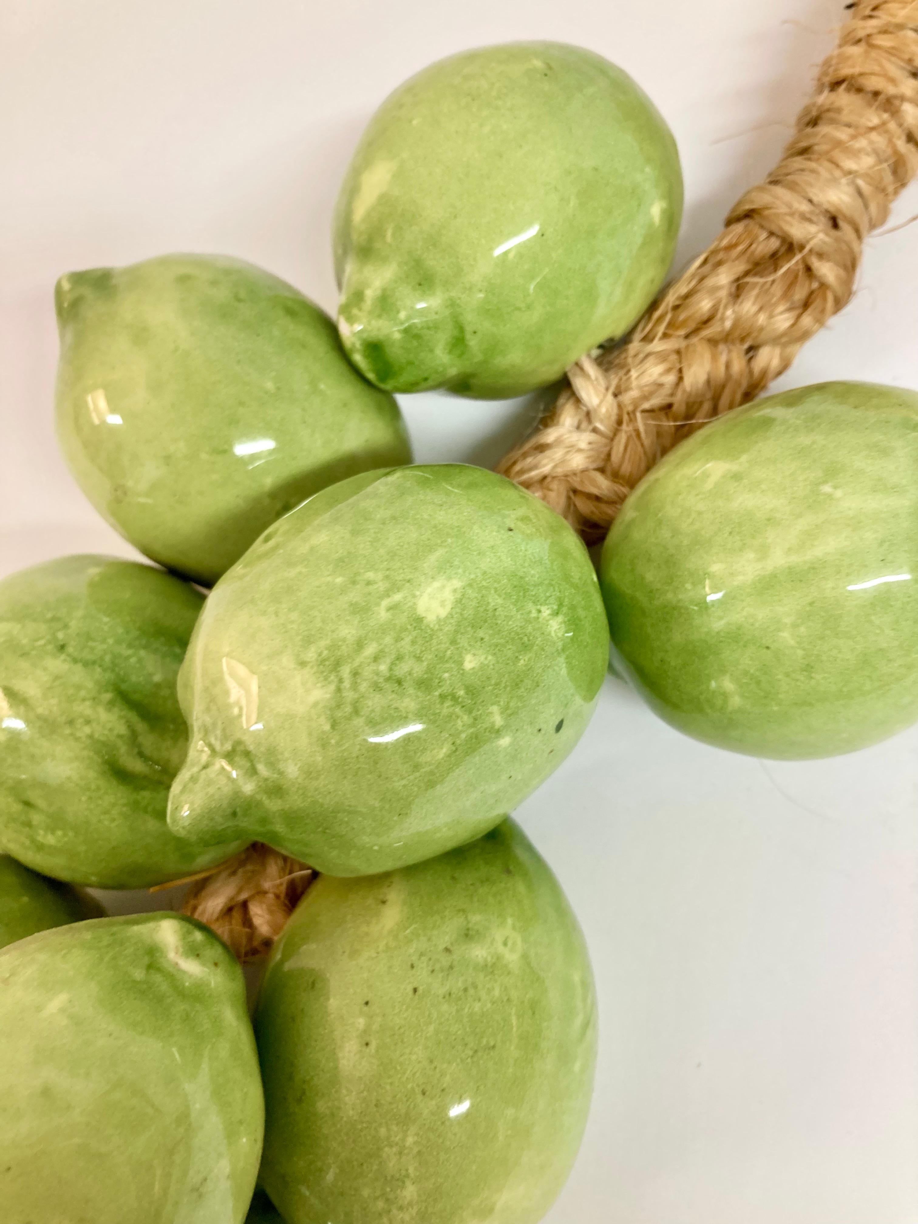 Limes vertes sur paille émaillées en céramique italienne en vente 3