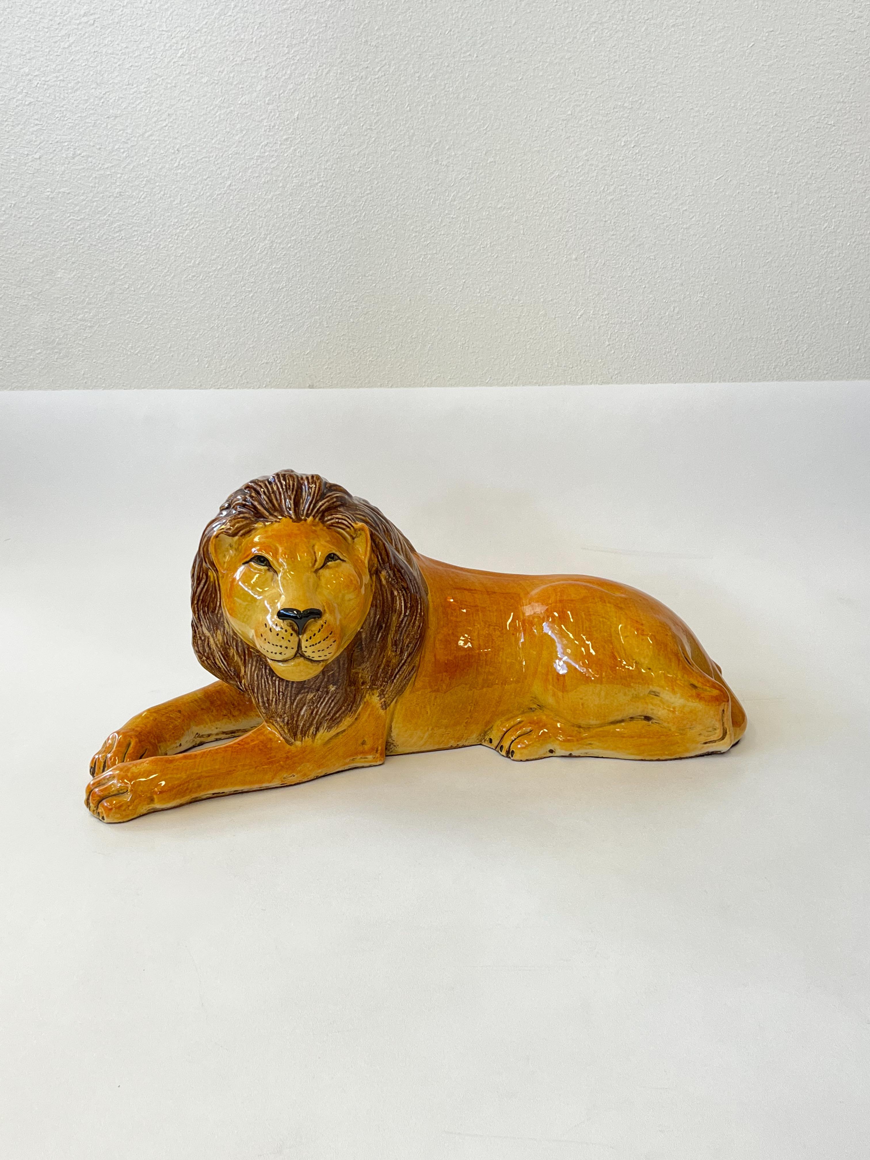 Italienische Löwenskulptur aus Keramik (Ende des 20. Jahrhunderts) im Angebot