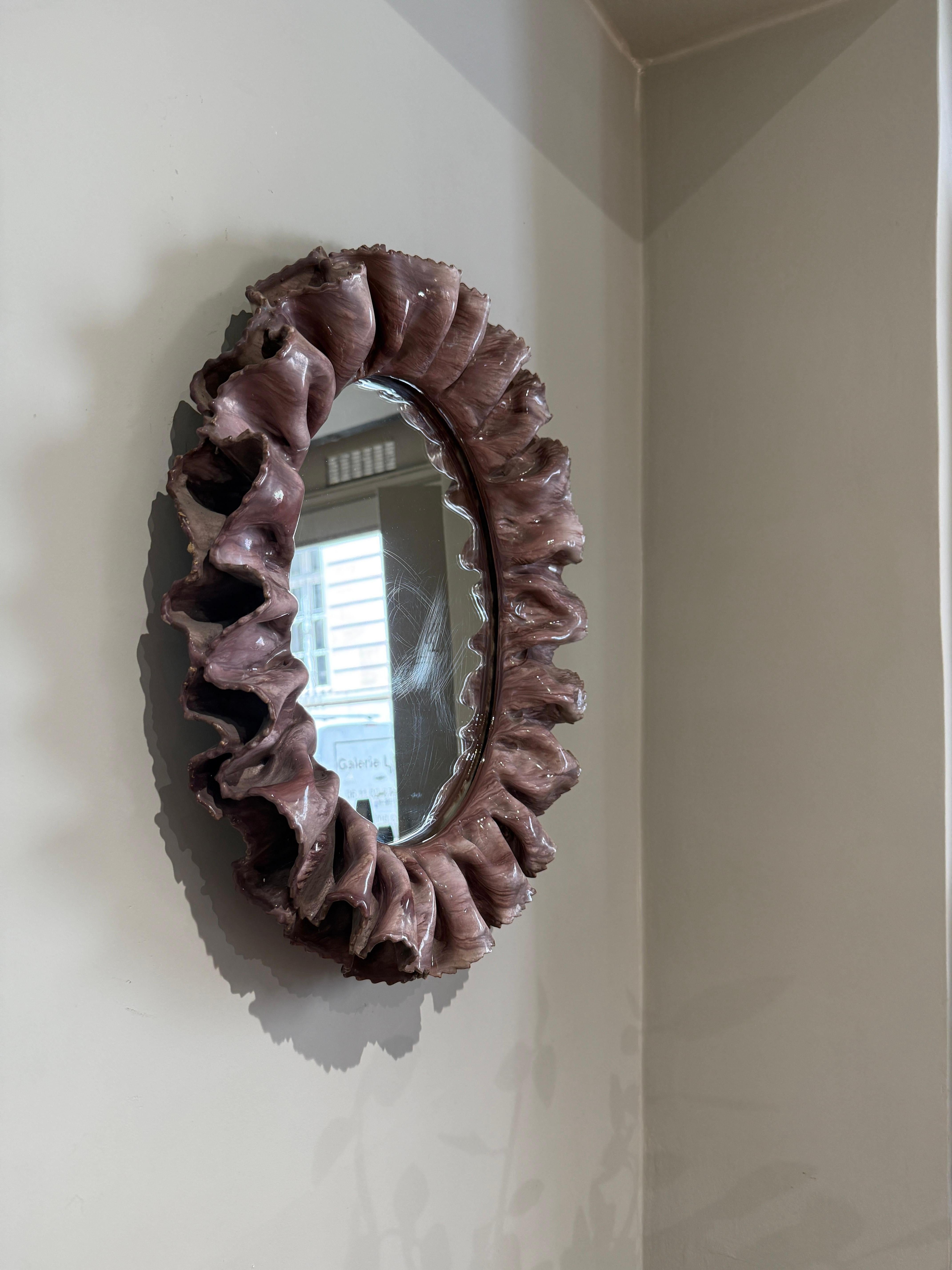 Rare miroir italien en céramique de Fausto Melotti produit par La Farnisiana 
Circa 1950 
Forme et couleur uniques 