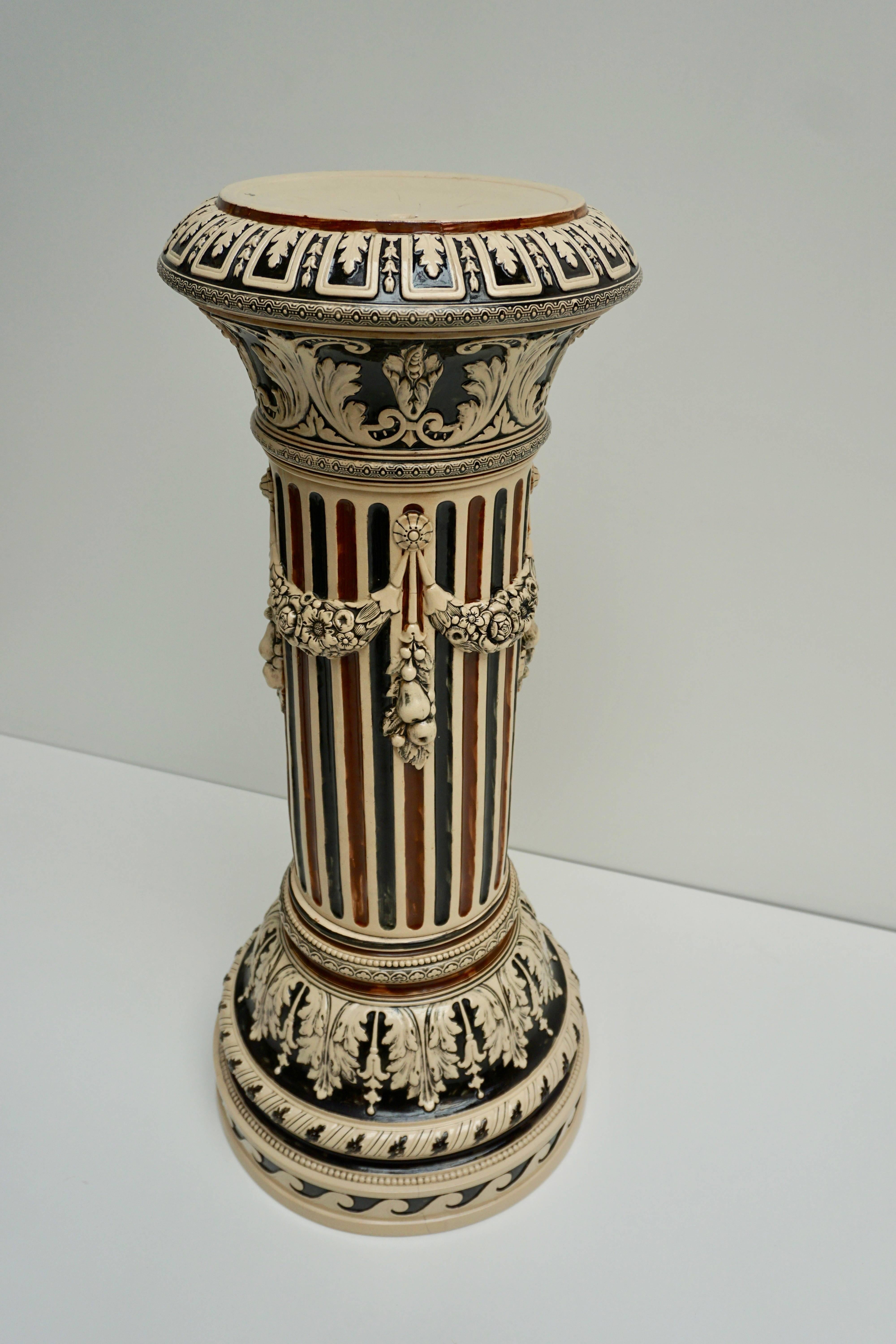 Two Italian ceramic pedestals with guirlanders.
Measures: 
Diameter base 38 cm and 42 cm .
Height 83 cm.
Weight 14 and 19 kg.
