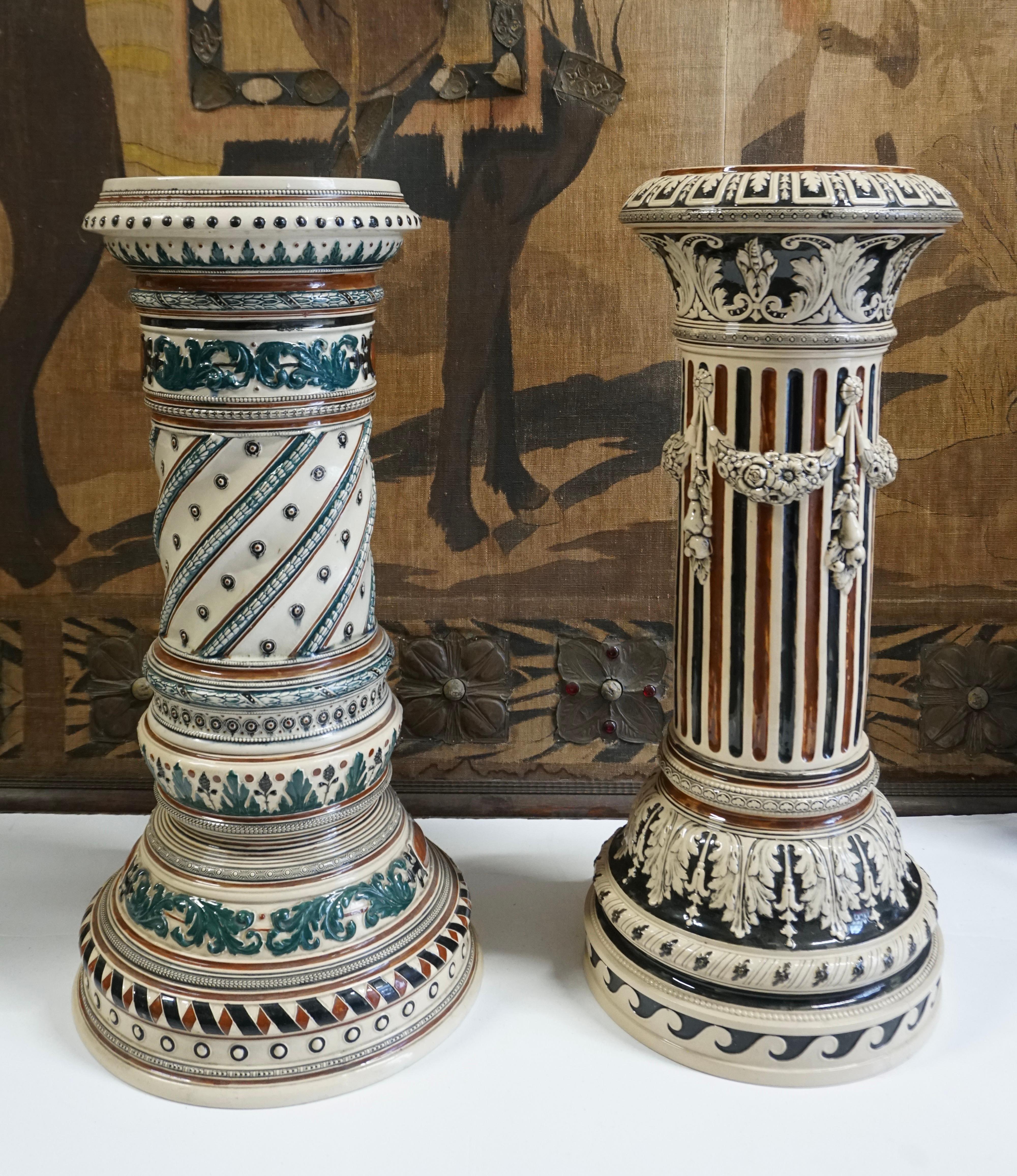 Art déco Deux piédestaux ou colonnes en céramique italienne en vente
