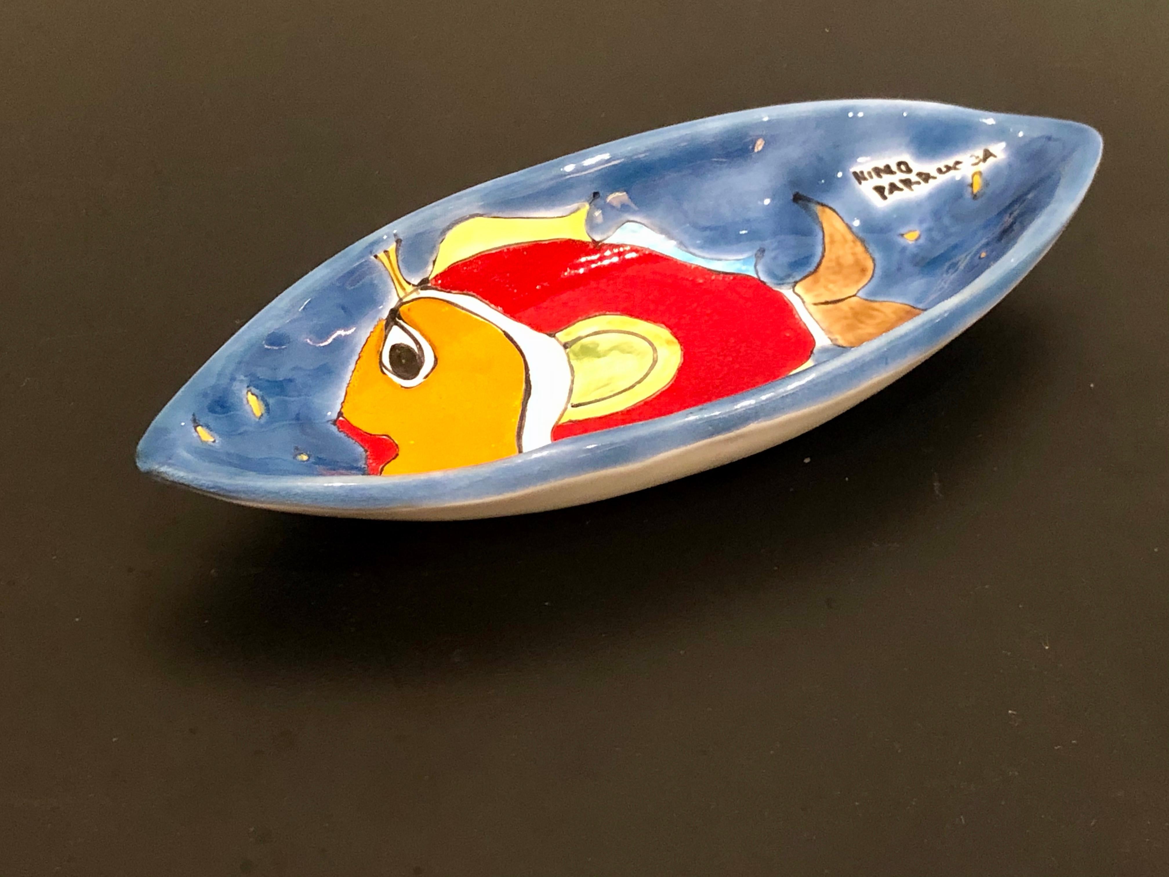 Beautiful hand painted ceramic small oval fish bowl signed by Nino Parrucca, circa 1995 perfect condition no chips or cracks. Made in Italy.
  
