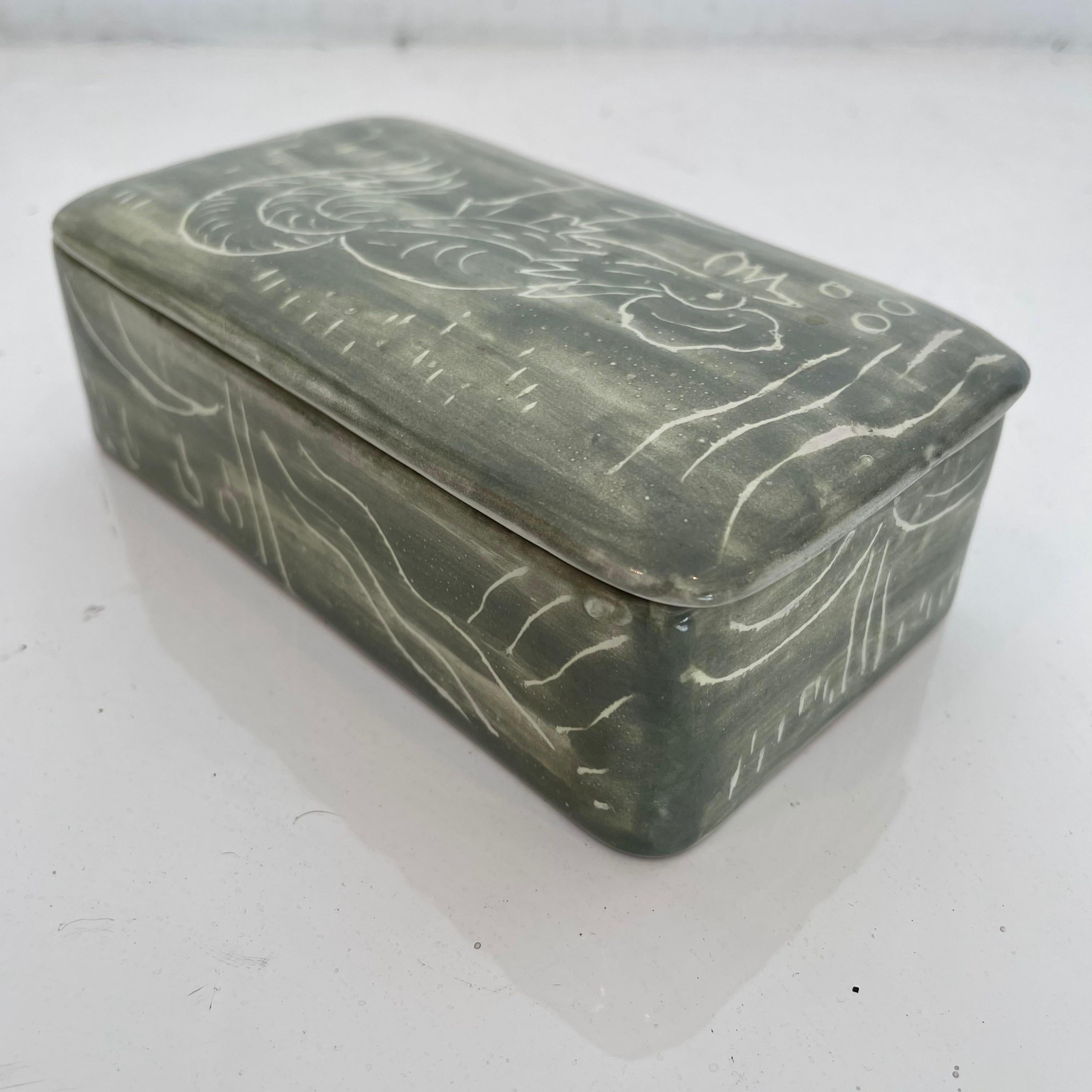 Italian Ceramic Rooster Box In Good Condition In Los Angeles, CA