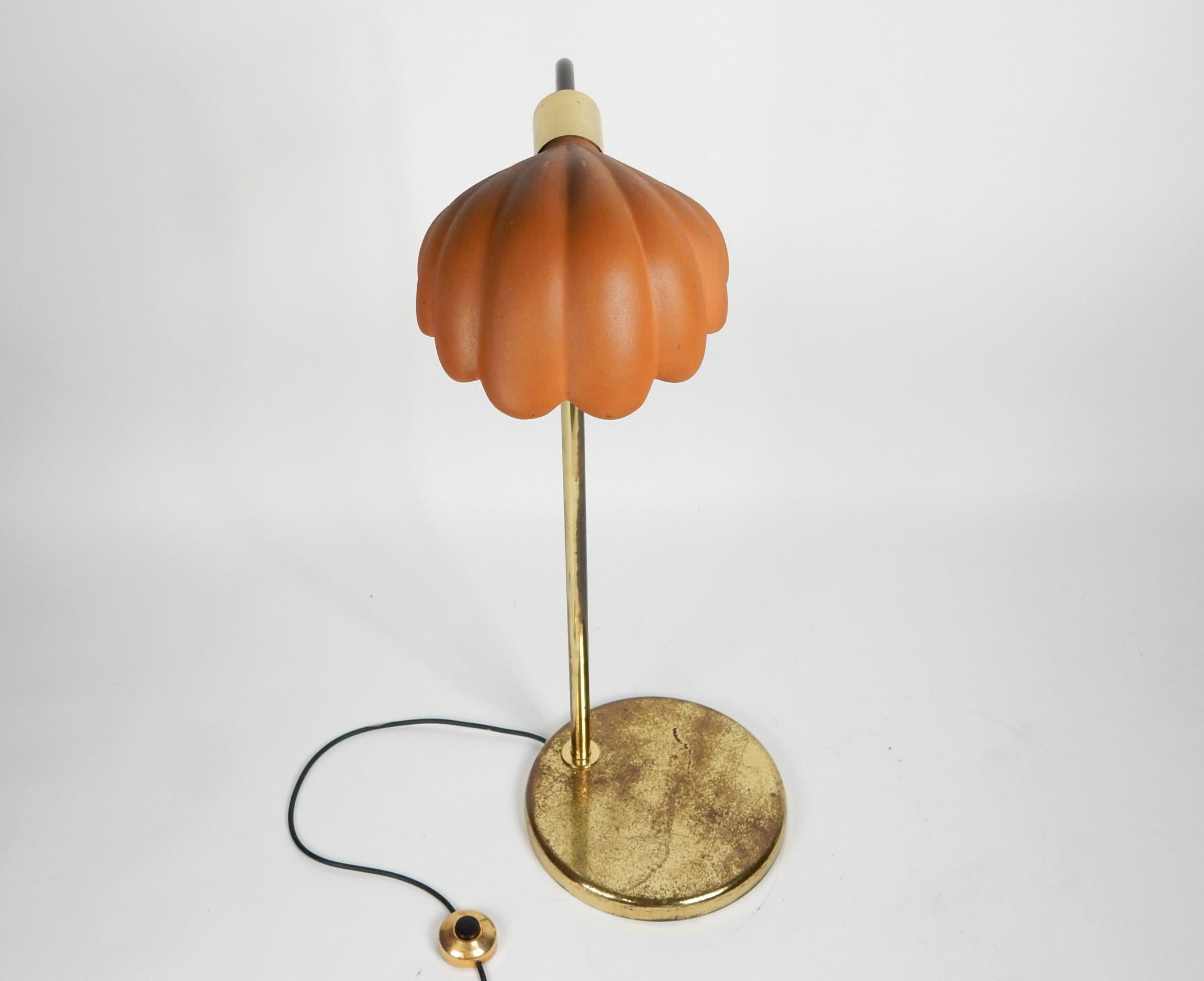 Circa 1960's Italian reading lamp.
Pivoting ceramic scallop shell shade on adjustable height base.
Step foot switch. All original and in perfect working order.
Lovely aged patina on brass.
Adjusts from 36