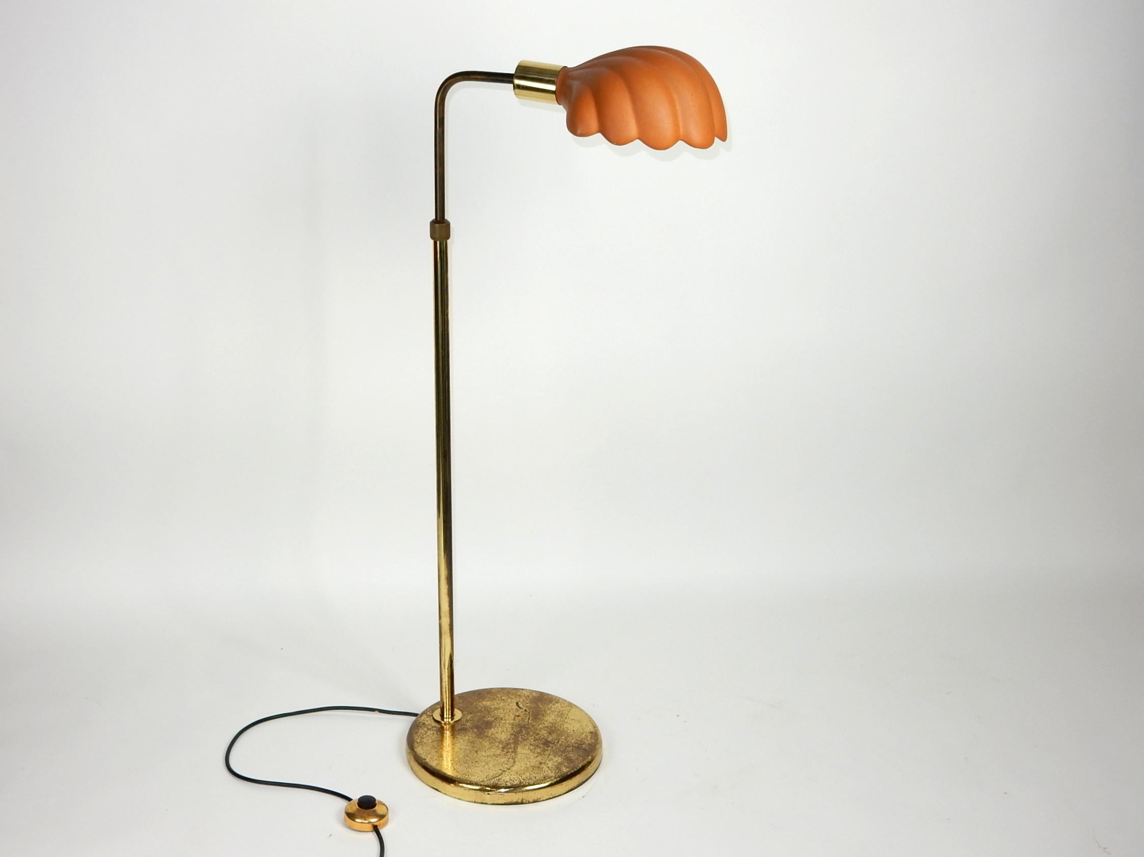 Italian Ceramic Scallop Shell Shade Reading Floor Lamp In Good Condition In Las Vegas, NV