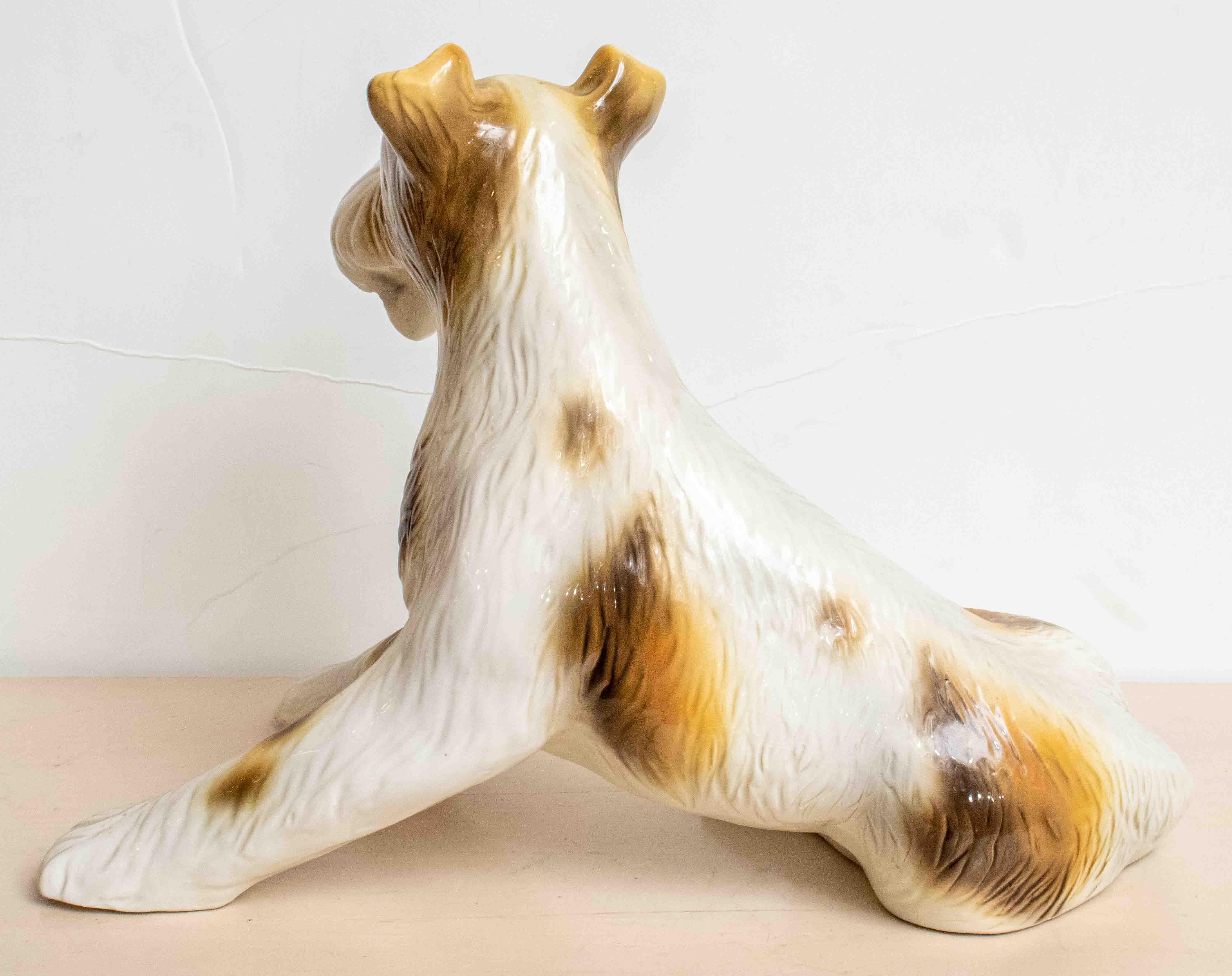 Italienischer sitzender Terrier aus Keramik (20. Jahrhundert)
