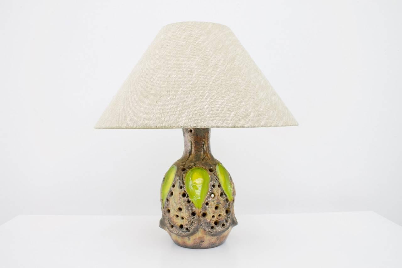 Italian ceramic table lamp from the 1960s. Very nice shape, great color. Very good condition. 

