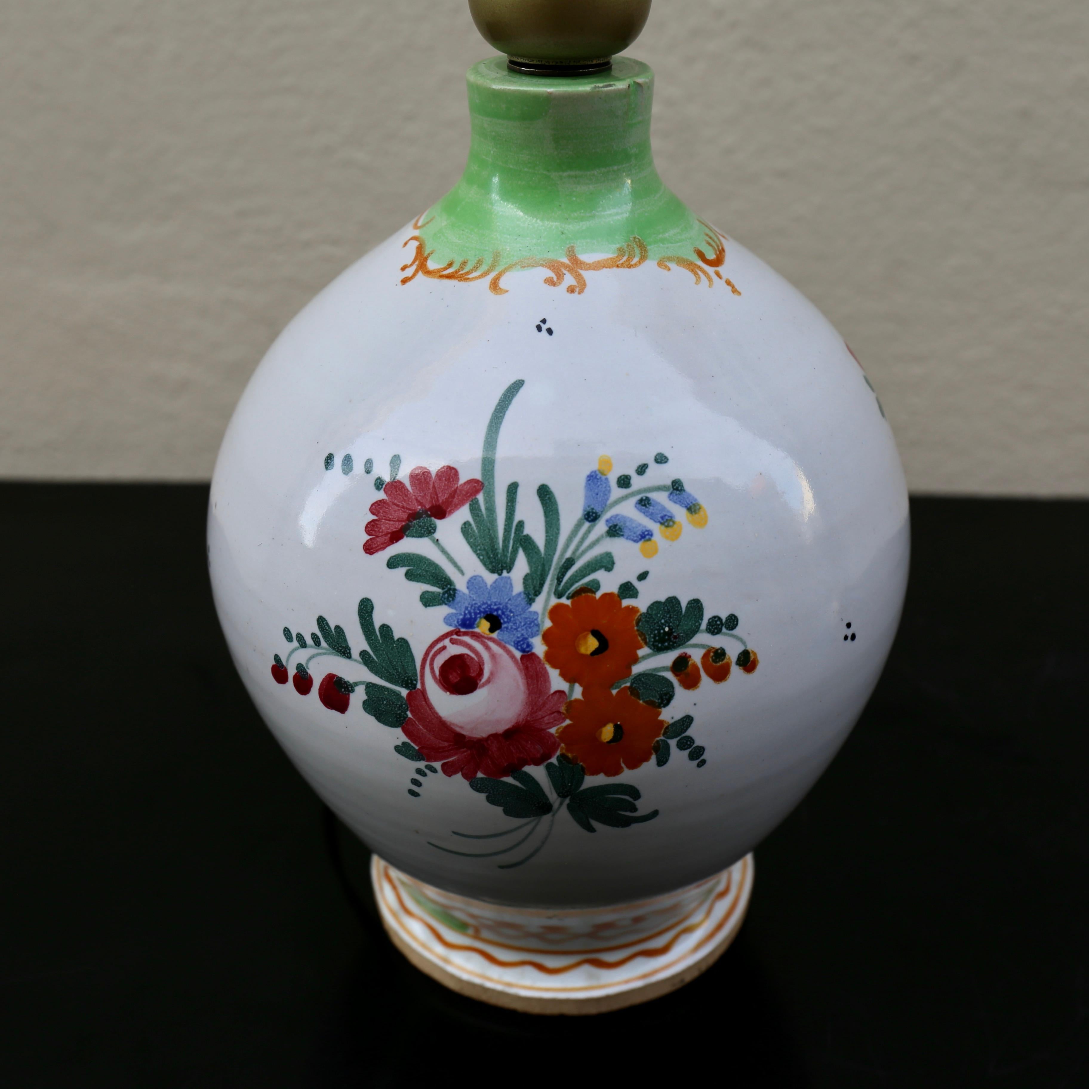 Hand-Painted Italian Ceramic Table Lamp Decorated with Flowers  For Sale