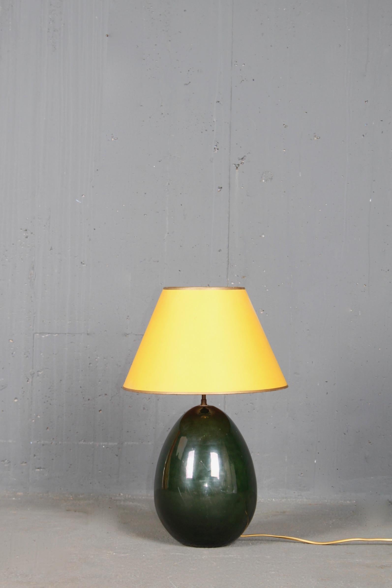 Italian ceramic table lamp, dimensions with out shade height 40 diameter 24 cm.