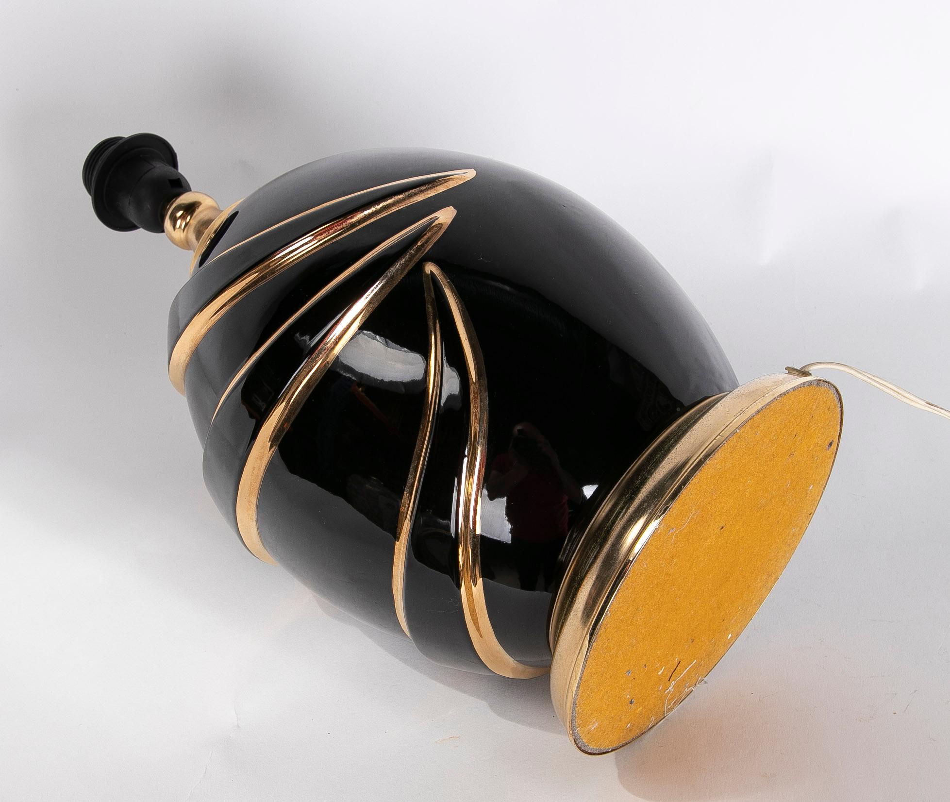 Italienische Keramik-Tischlampe in schwarzer Farbe mit Golddekorationen im Angebot 8