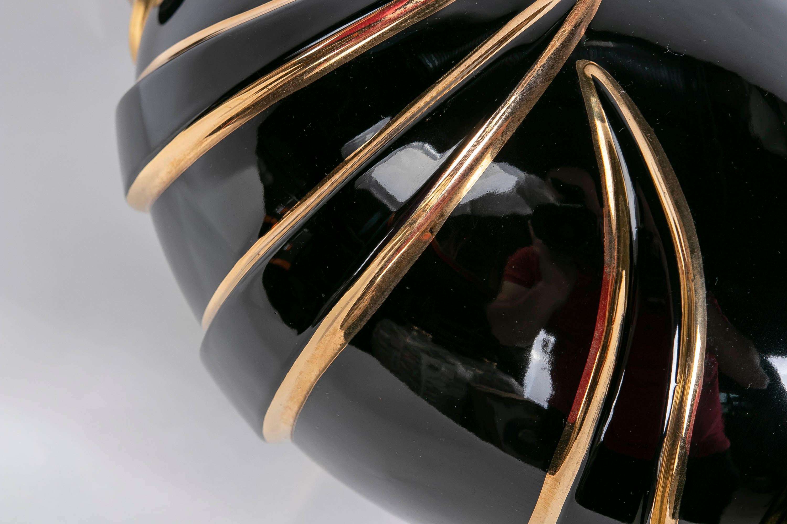 Italienische Keramik-Tischlampe in schwarzer Farbe mit Golddekorationen im Angebot 10