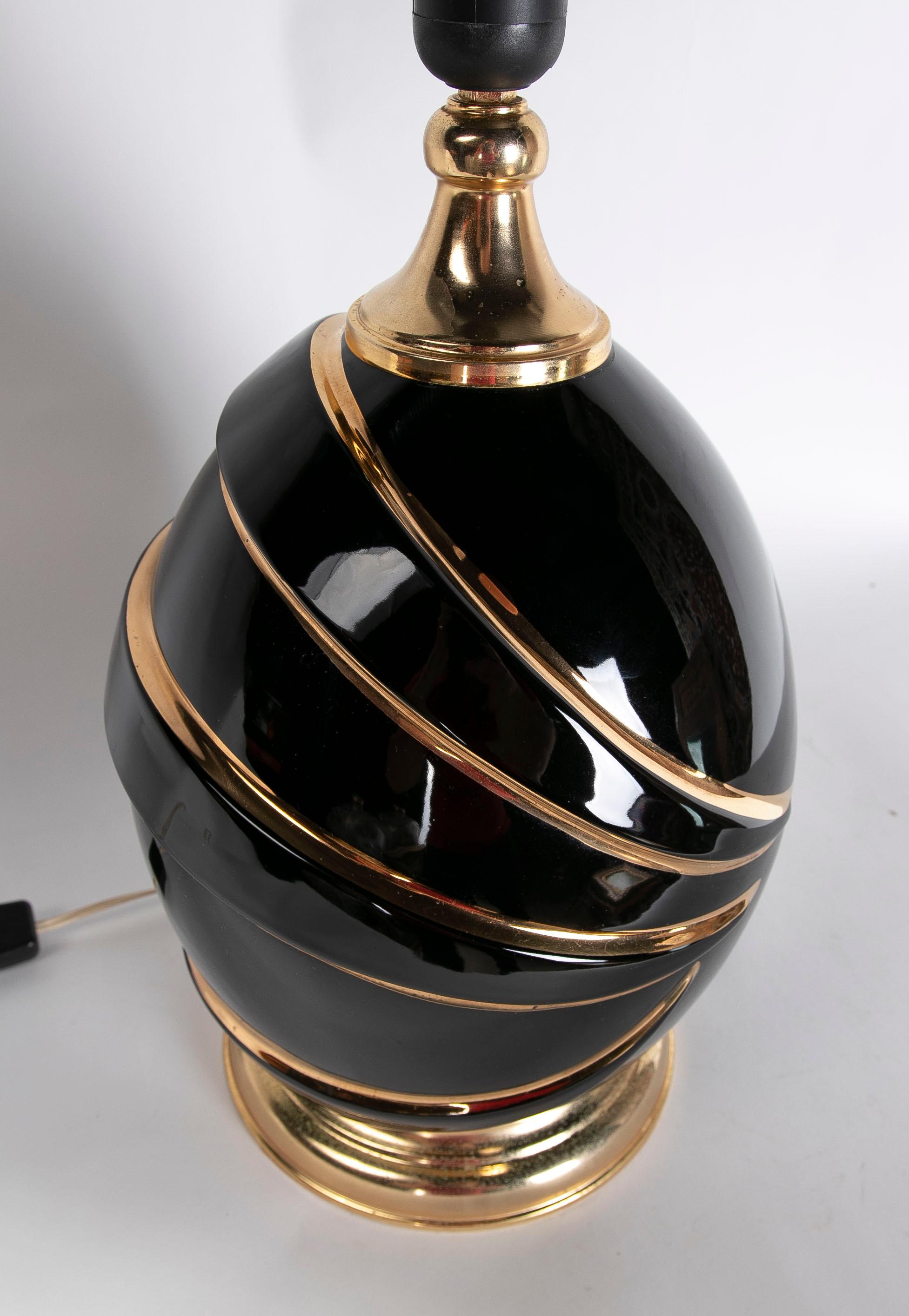 Italian Ceramic Table Lamp in Black Colour with Gold Decorations For Sale 5