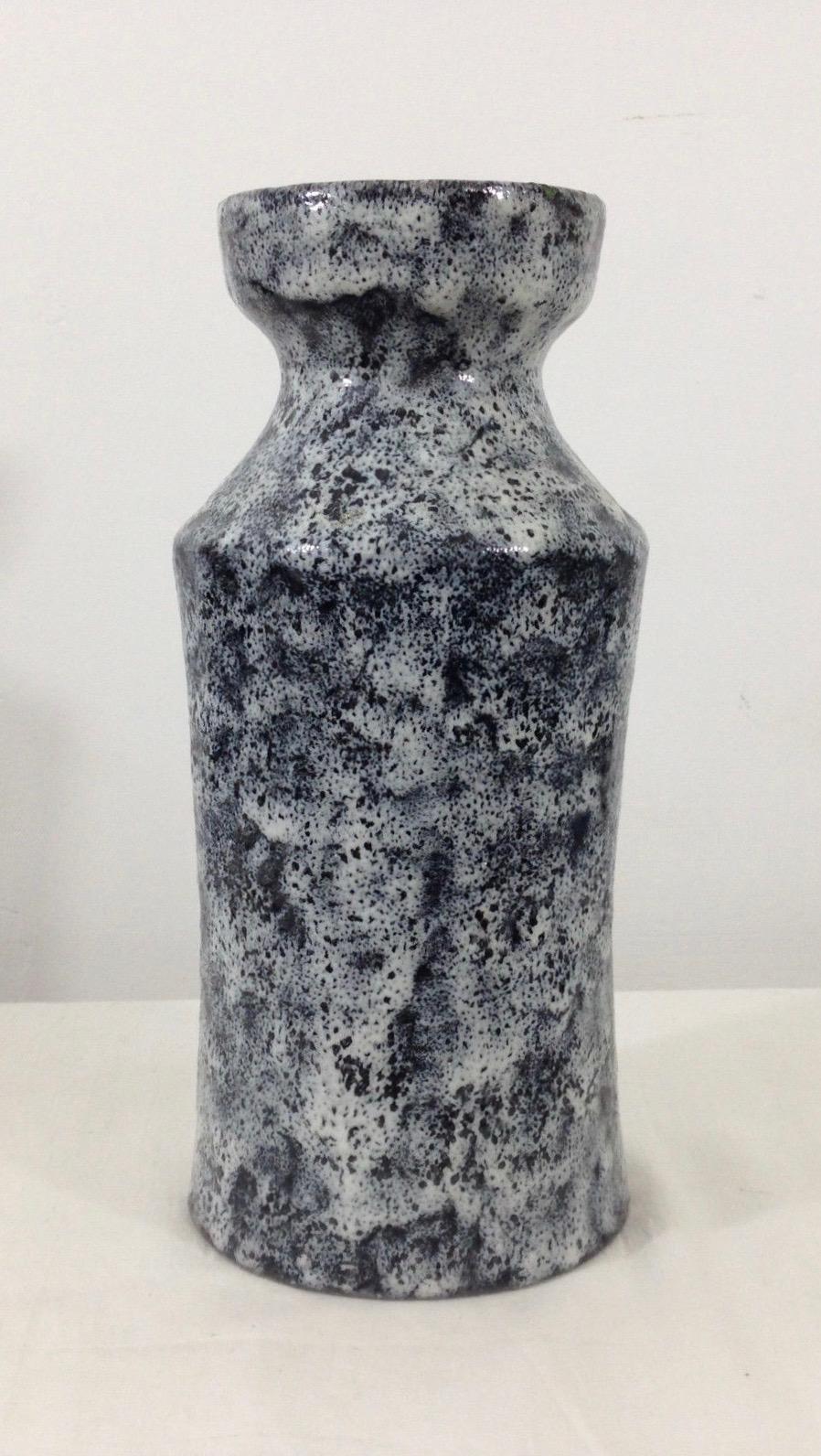 Beautiful ceramic vase by Raymor. Great lave glaze, with black and white coloring. Very good vintage condition.