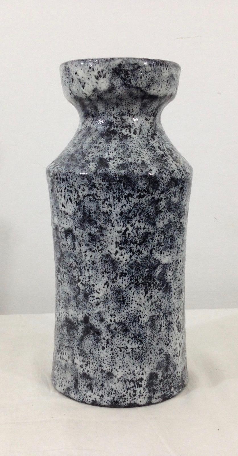 Italian Ceramic Vase by Raymor In Good Condition For Sale In Los Angeles, CA