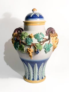 Vase italien d'Imola, sculpté et peint à la main en 1898