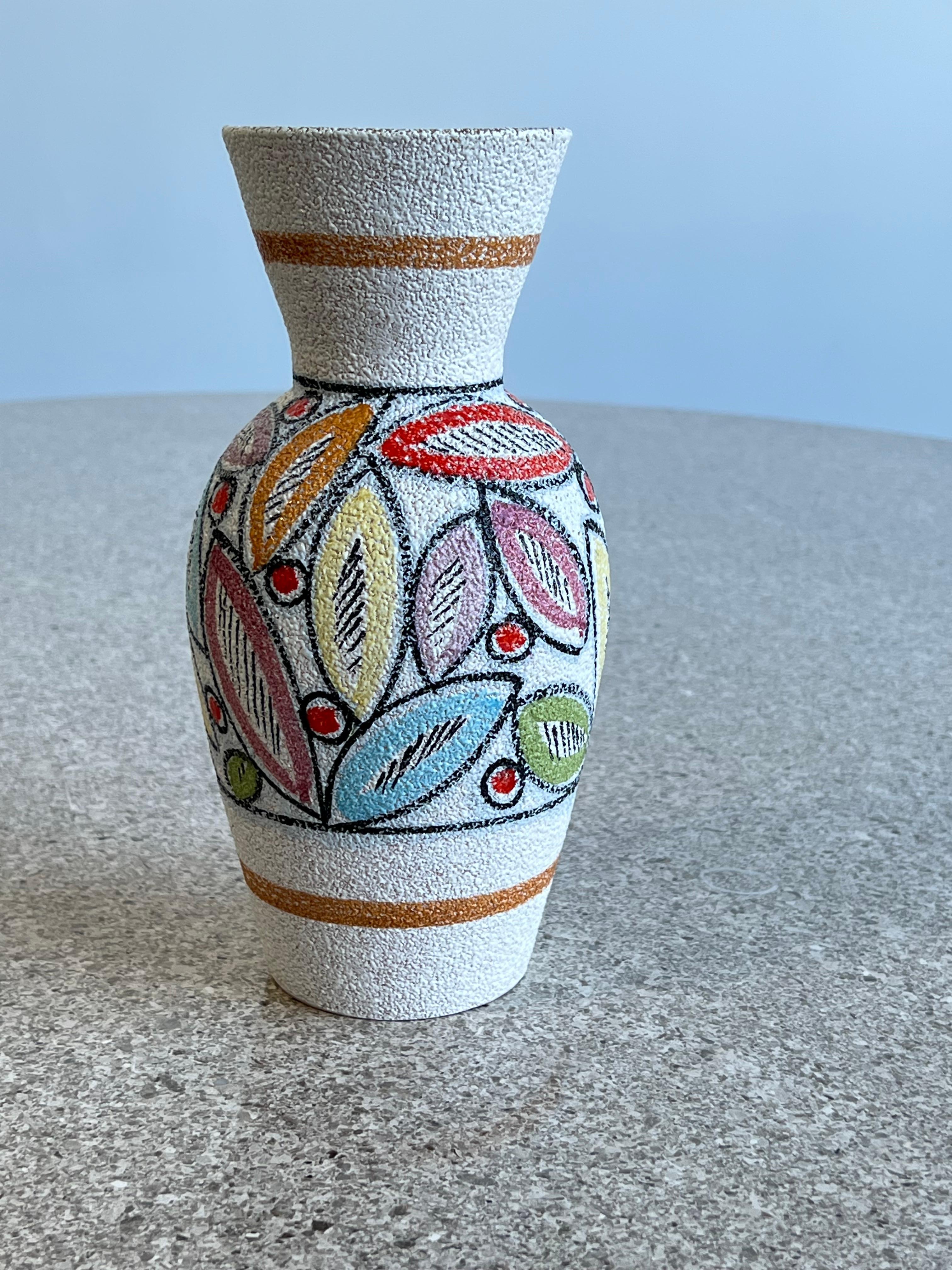 Italienische Keramikvase, signiert von Italien G3 (Moderne der Mitte des Jahrhunderts) im Angebot