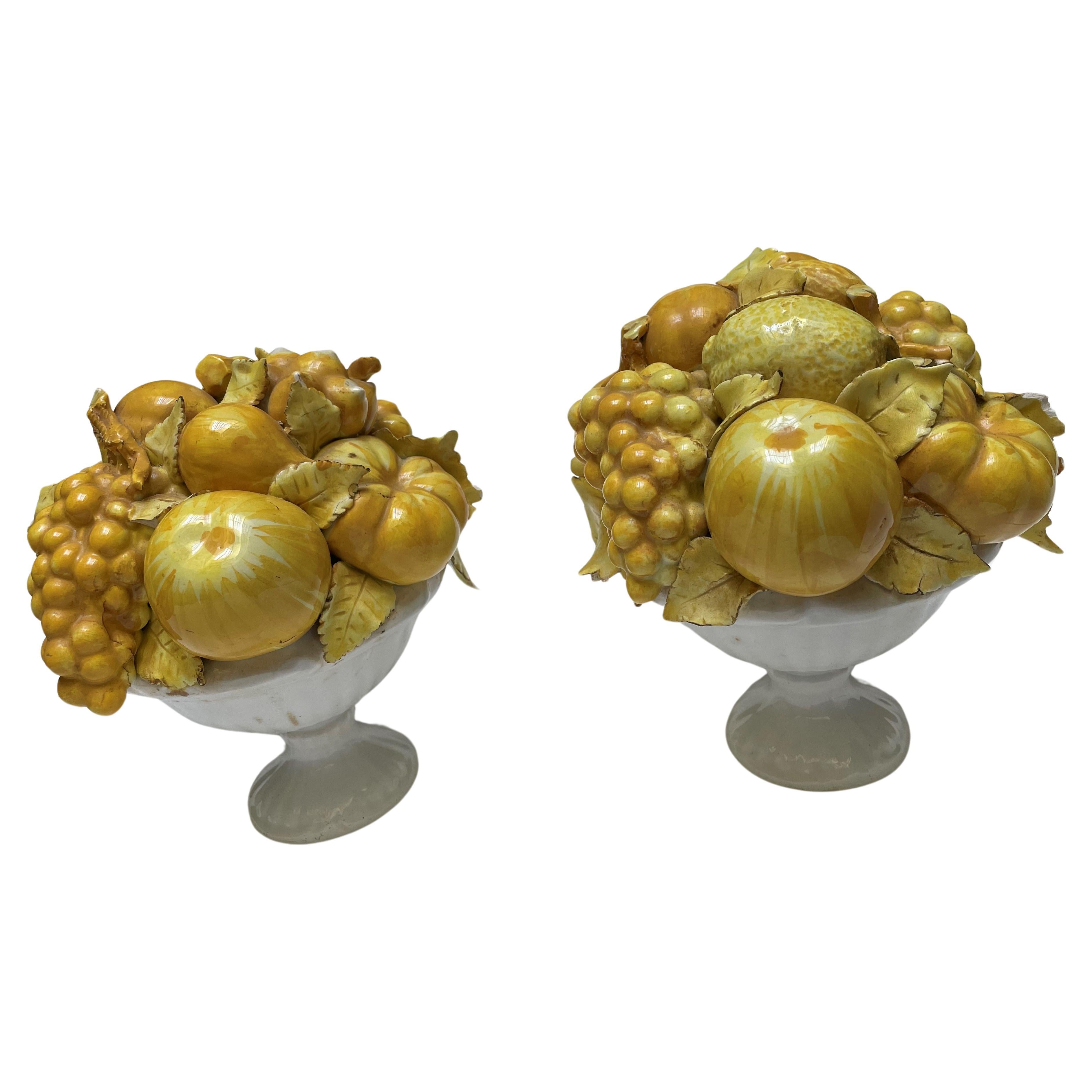 Italienische Keramik gelb glasiert Obst in weißen Fuß Schüssel Tafelaufsatz ein Paar
