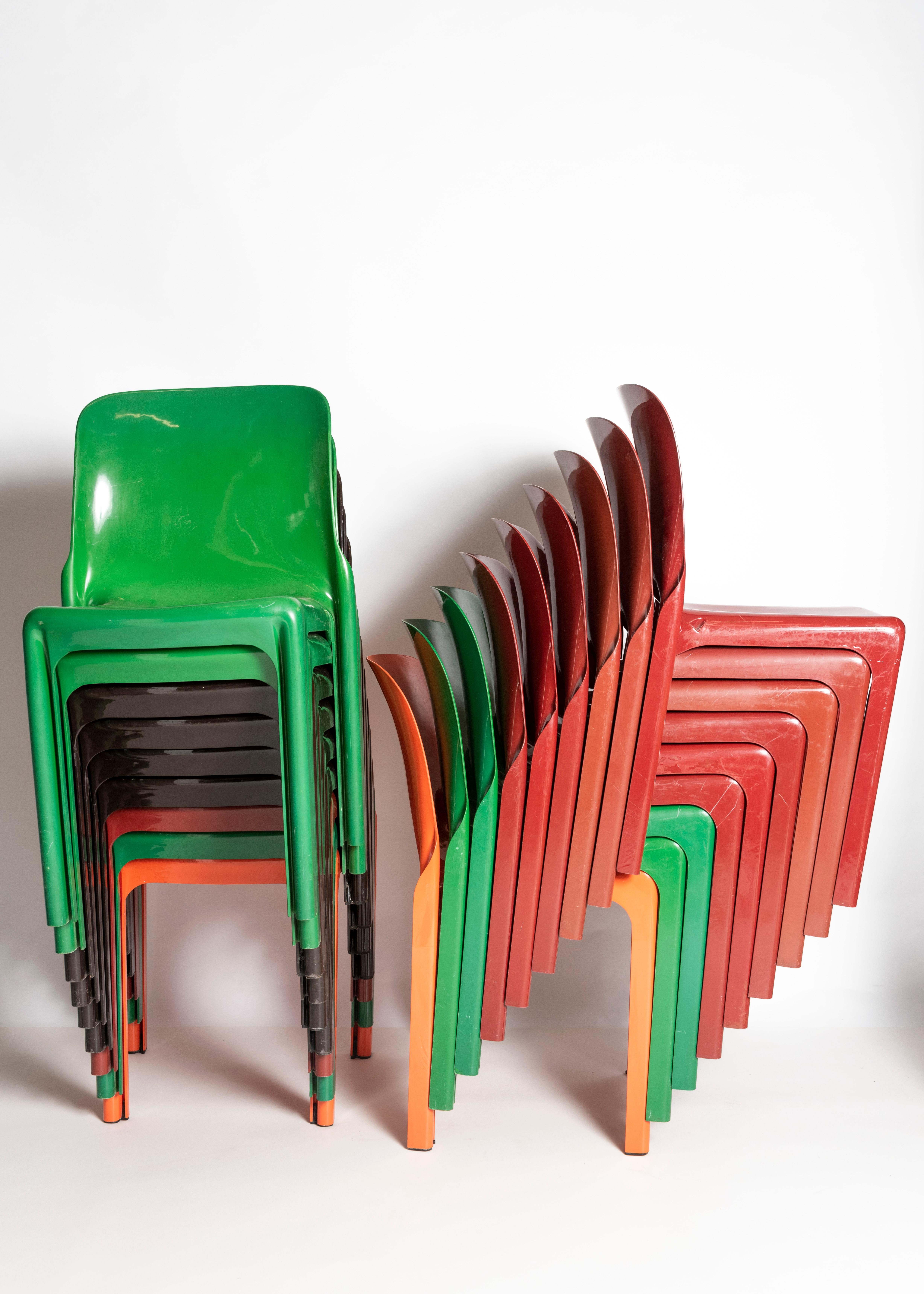 Italian Chair by Vico Magistretti for Artemide, Green Selene Chair, Italy, 1960s In Fair Condition For Sale In London, GB