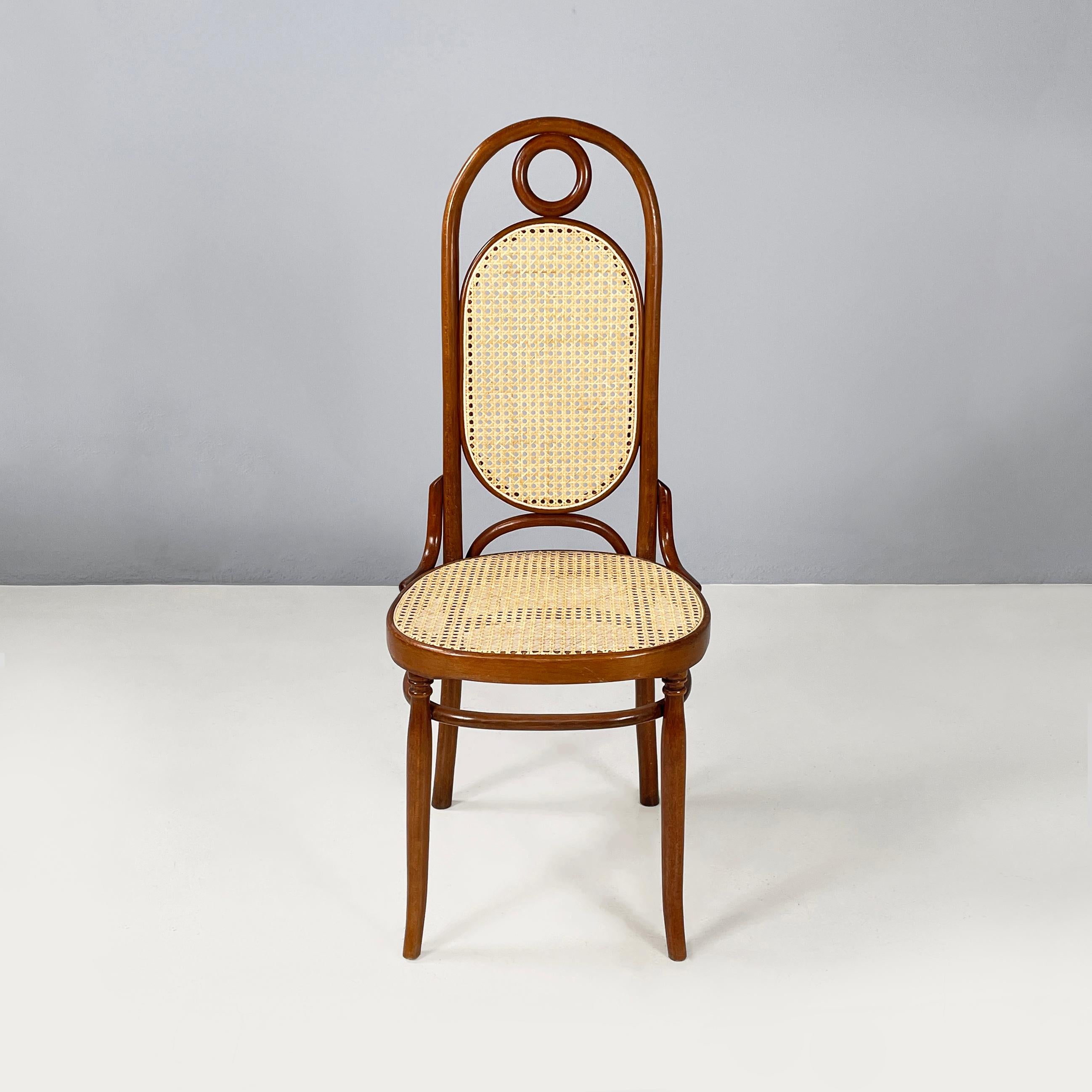 Italian Chair in straw and wood, 1900-1950s
Chair with squared seat with rounded corners in straw with wooden profiles. The semi-oval straw backrest features a decorative circle at the top and a wooden structure. Wooden legs with round