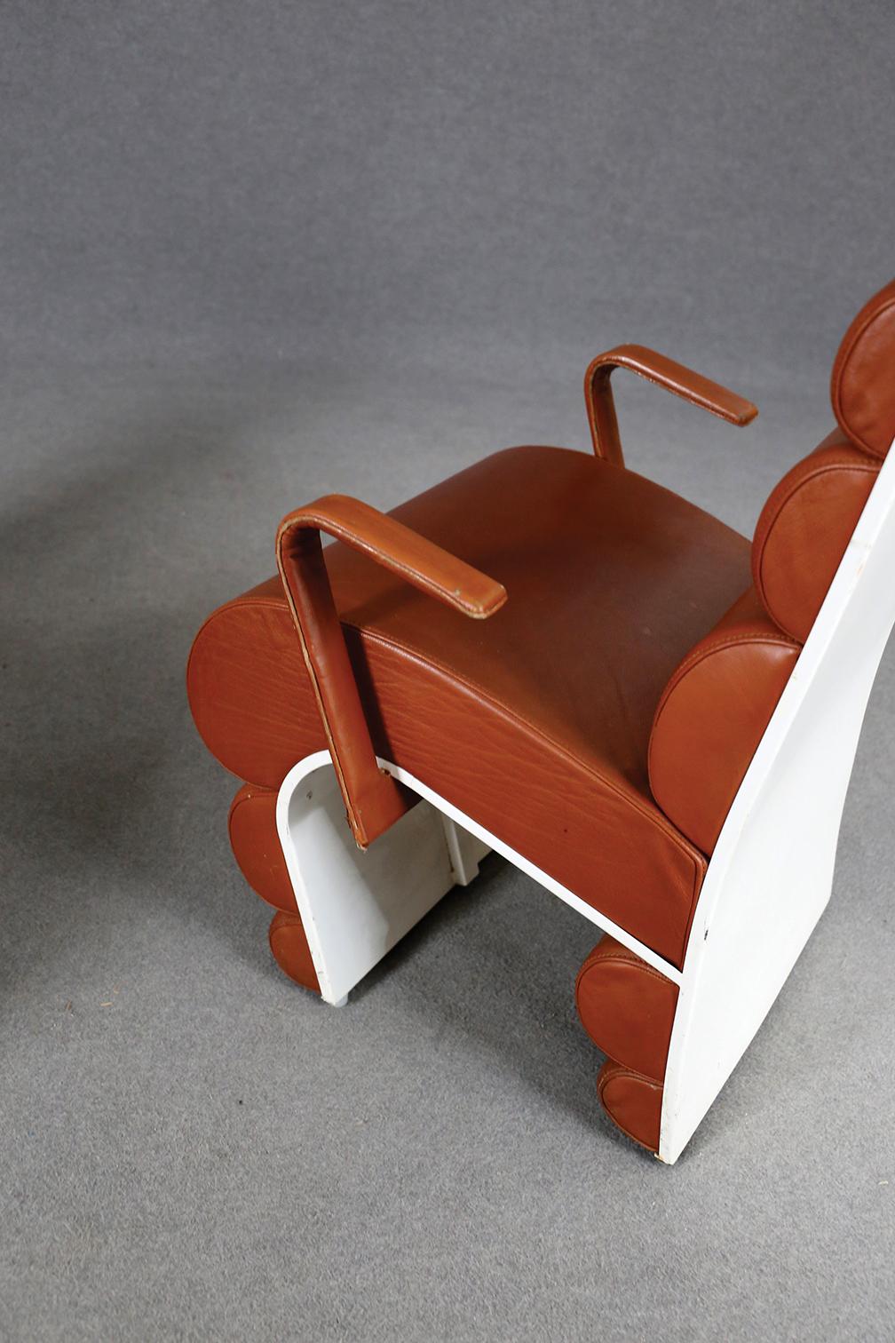 Modern and eccentric chairs from the 1970s attributed to Fabio Lenci.
The set consists of 10 pieces but sold individually. The structure of the chairs are in white fiberglass. Its line is characterized by rounded and aerodynamic elements where the