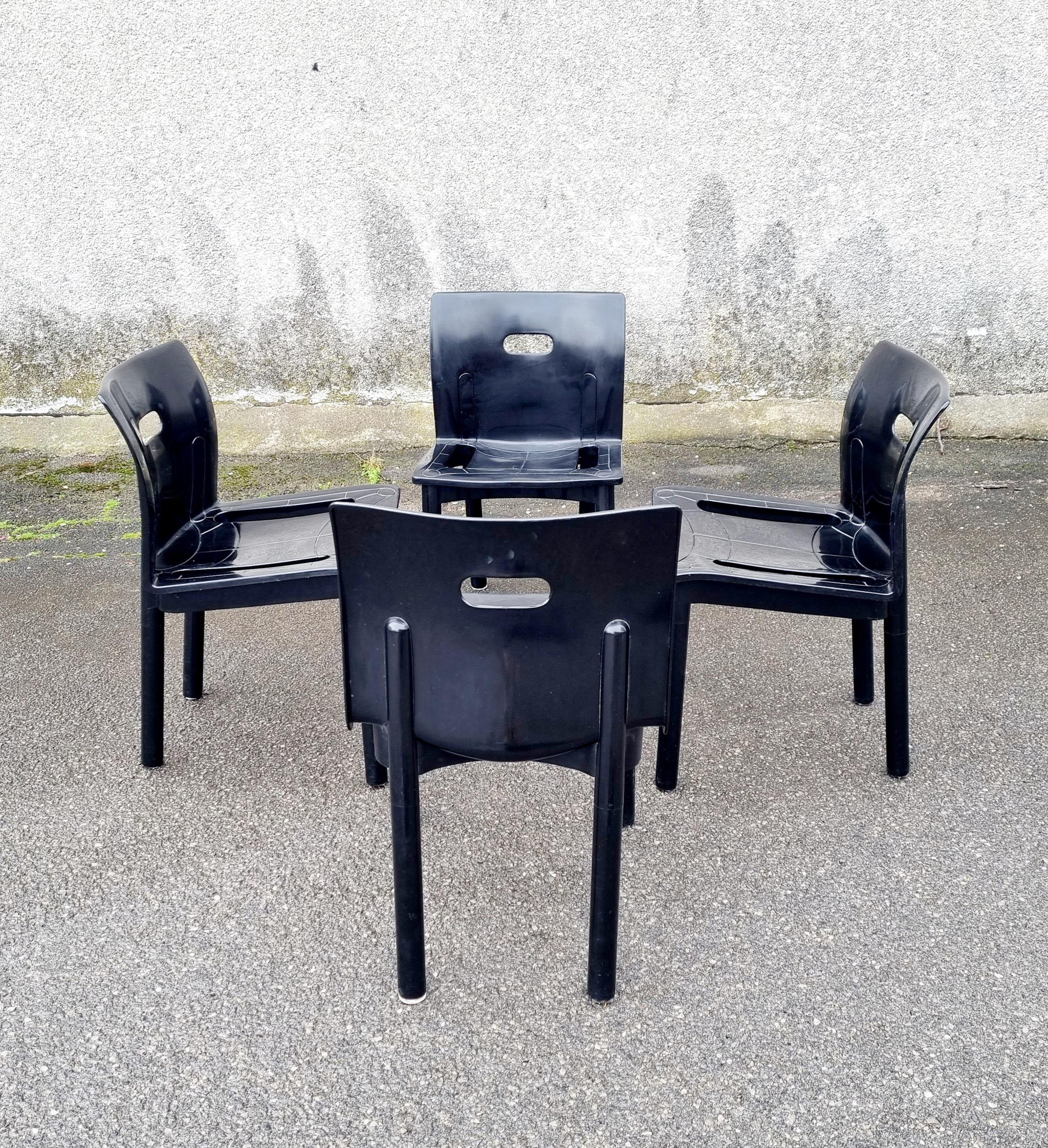 Set of 4 Mid Century Modern Chairs, model 4870, was designed by Anna Castelli Ferrieri for Kartell Italy in '80s.

The Chairs are stackable and the legs are removable.

These Chairs are in good vintage condition! Very retro and iconic!
