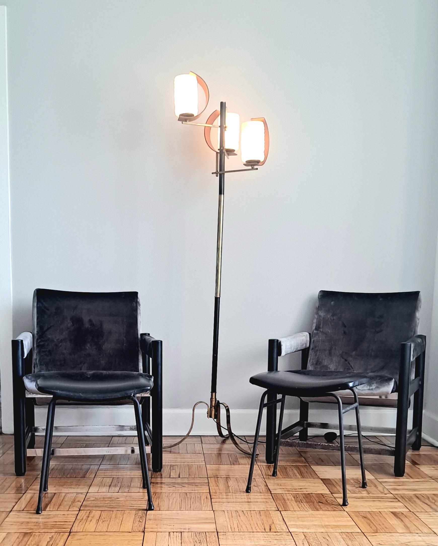 Italienische Stühle mit Polsterhocker (Moderne der Mitte des Jahrhunderts) im Angebot