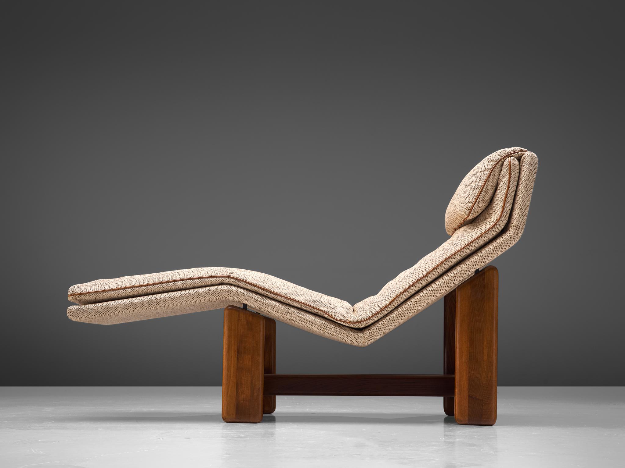 Italian Chaise Longue in Beige Fabric and Walnut by Mobil Girgi In Good Condition In Waalwijk, NL
