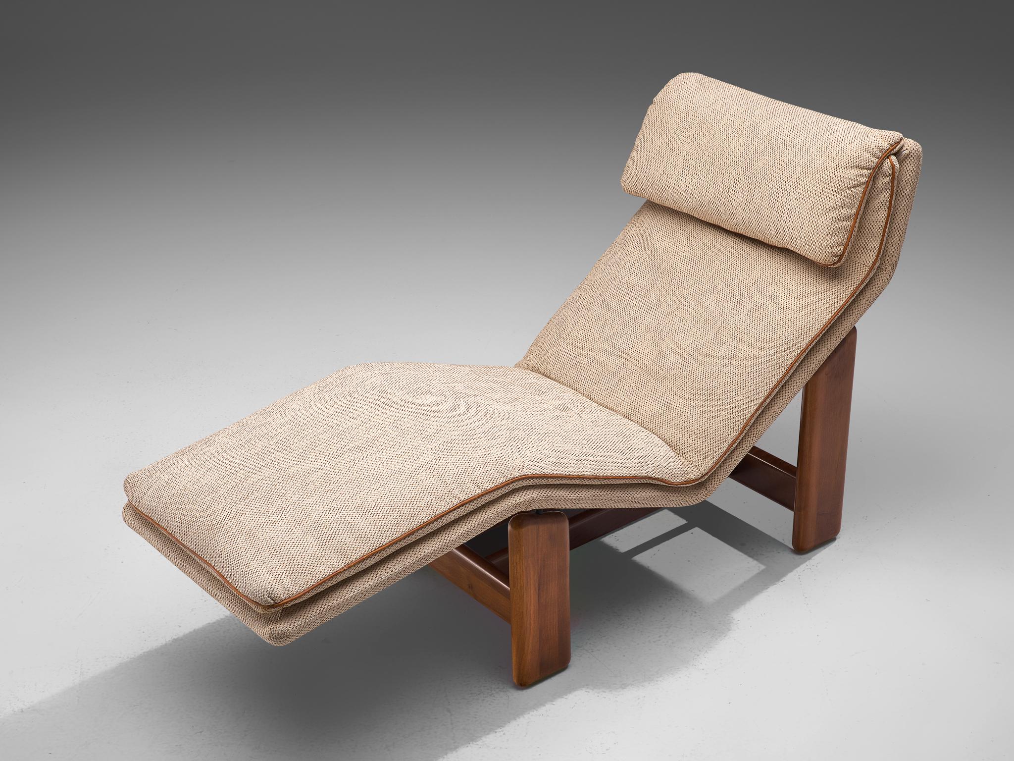 Late 20th Century Italian Chaise Longue in Beige Fabric and Walnut by Mobil Girgi
