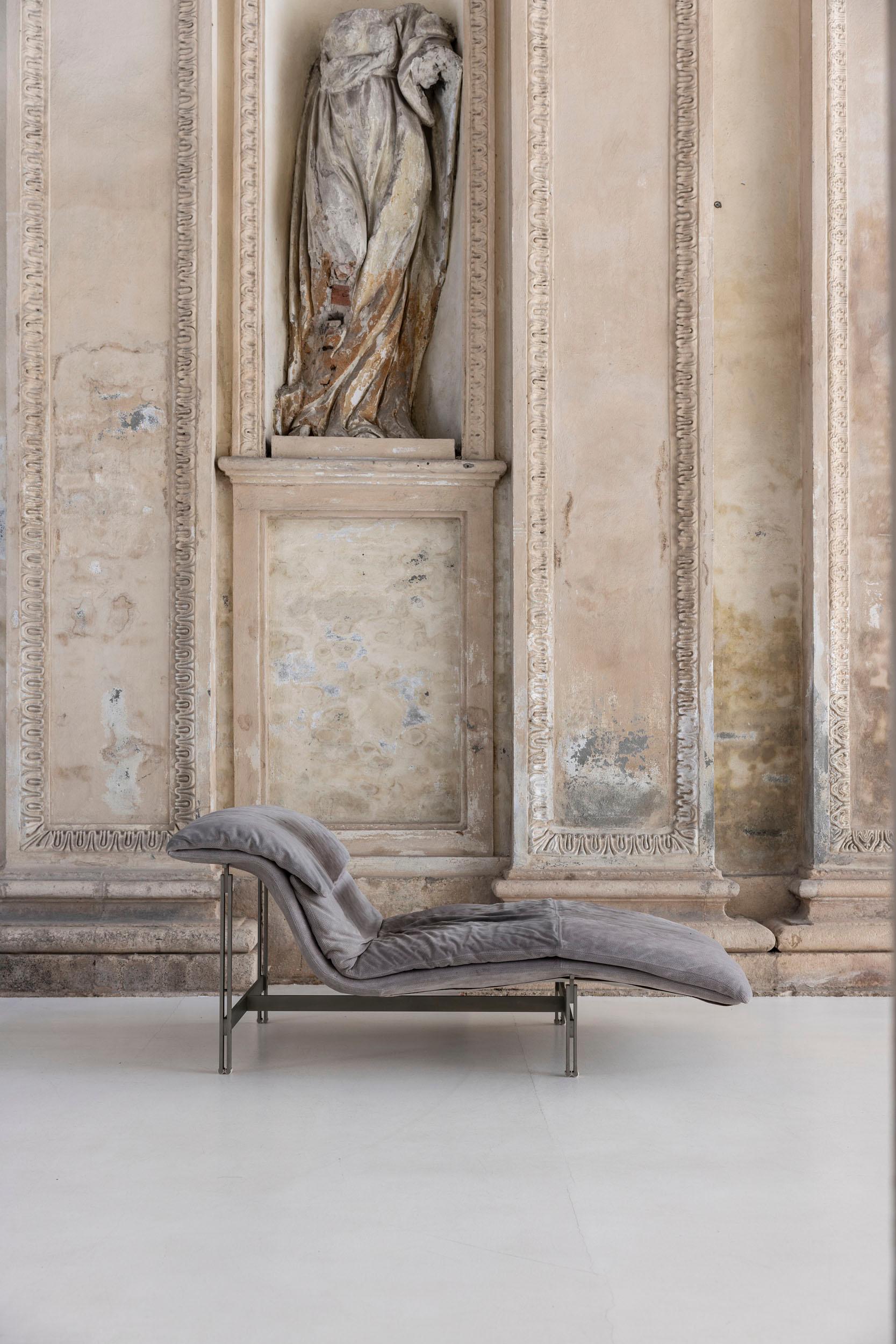 Postmoderne Chaise longue italienne Wave de Giovanni Offredi pour Saporiti, 1974 en vente