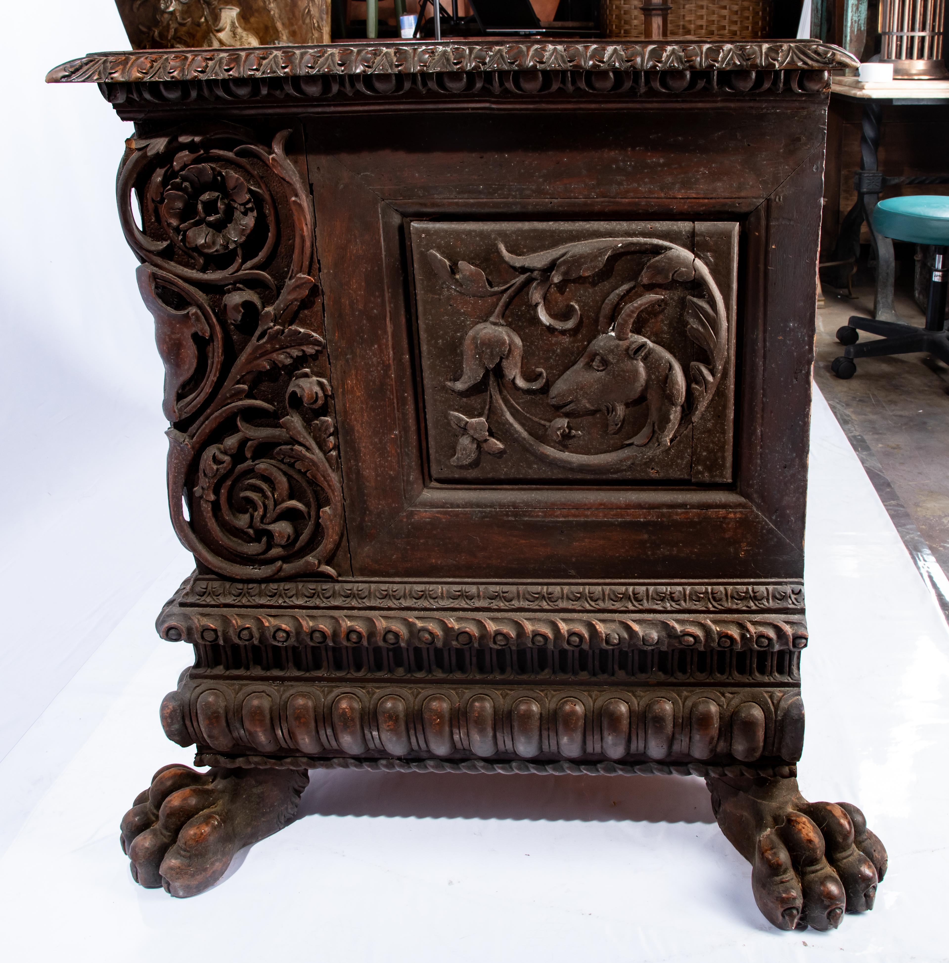Italian Chamber Desk, 19th Century For Sale 9