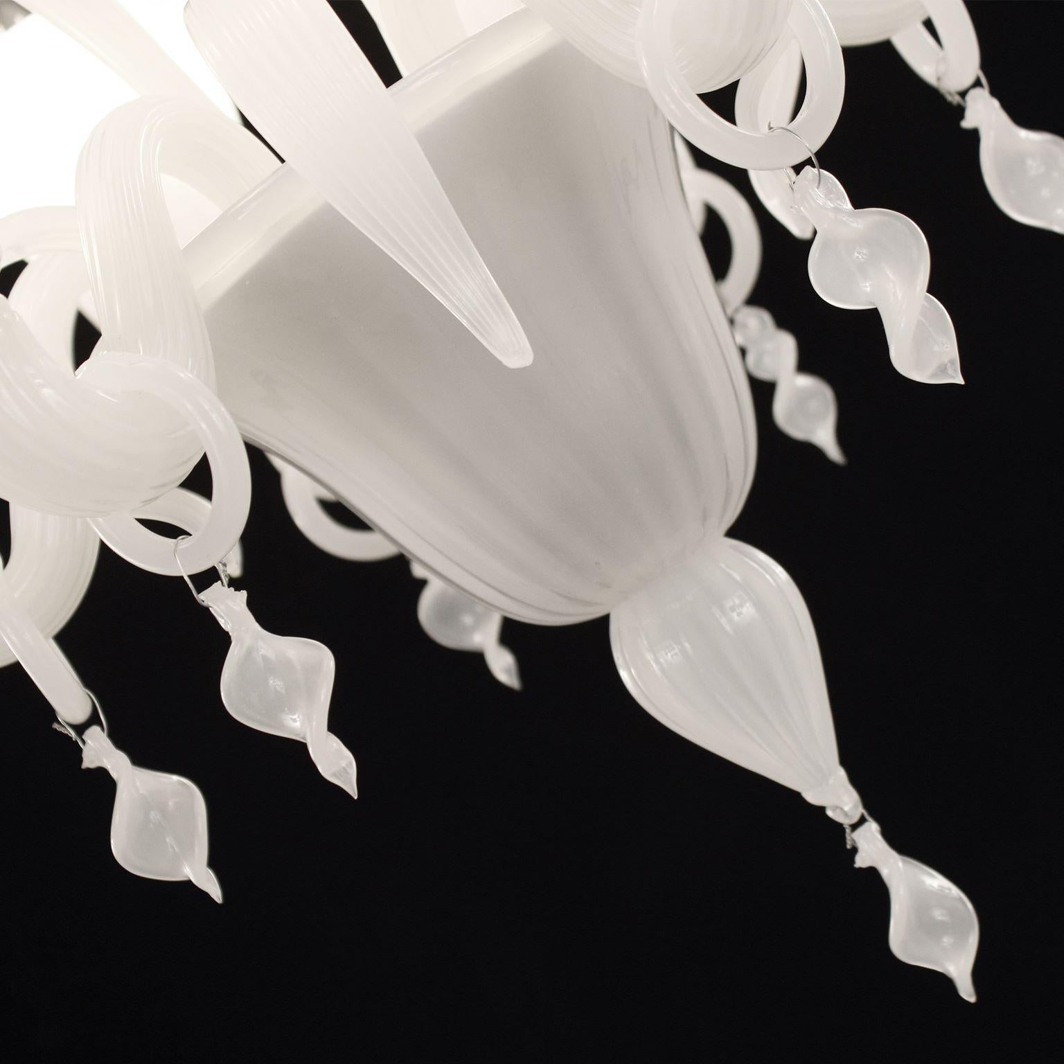 Contemporary Italian Chandelier 6 Arms White Silk Murano Glass Fluage by Multiforme in stock For Sale
