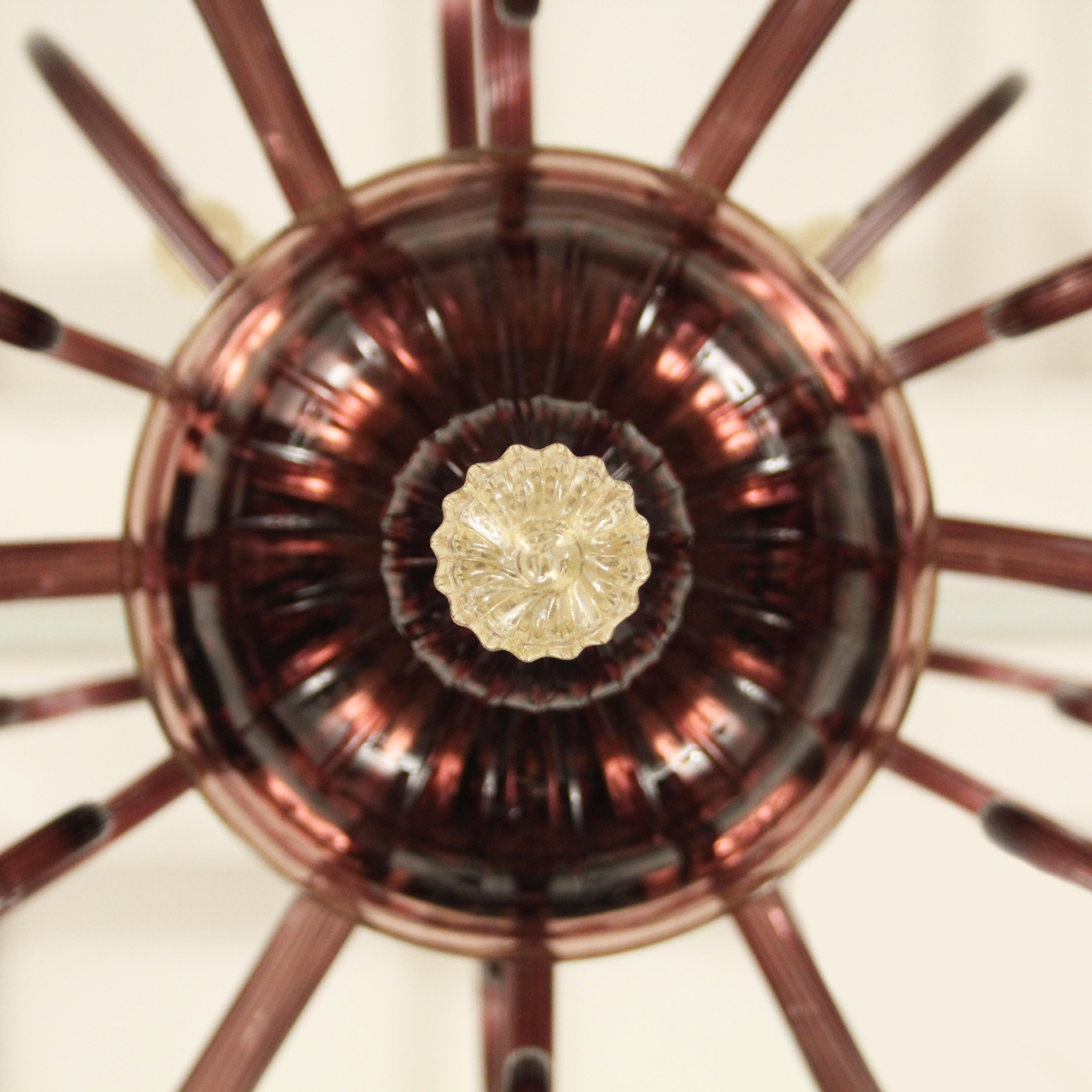 XXI secolo e contemporaneo Lampadario italiano a 6 bracci in vetro di Murano color oro ametista con paralume di Multiforme in vendita