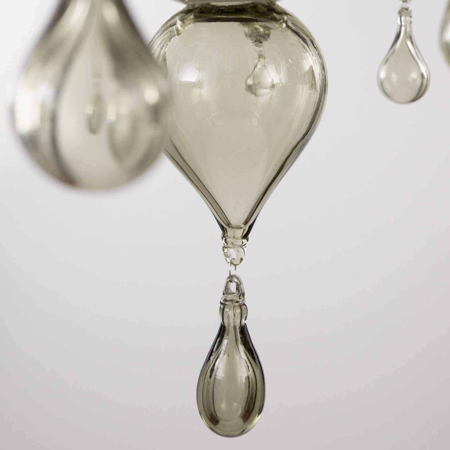 Italienischer italienischer Kronleuchter mit 6 Armen aus rauchgrauem Muranoglas mit Lampenschirmen von Multiforme im Angebot 6