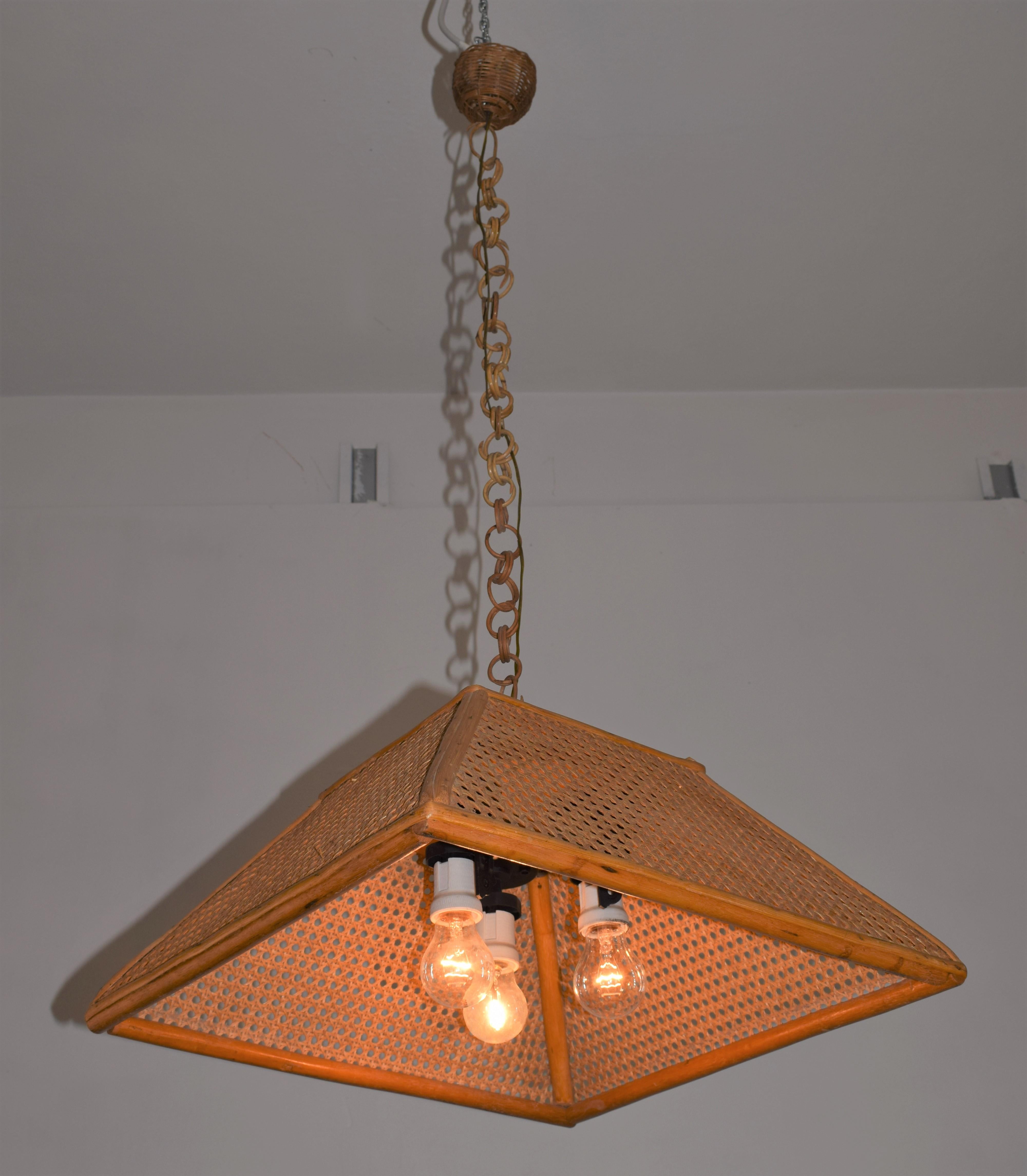 Italian chandelier, bamboo and straw, 1970s.

Dimensions: H = 105 cm; W= 52 cm; D= 52 cm.