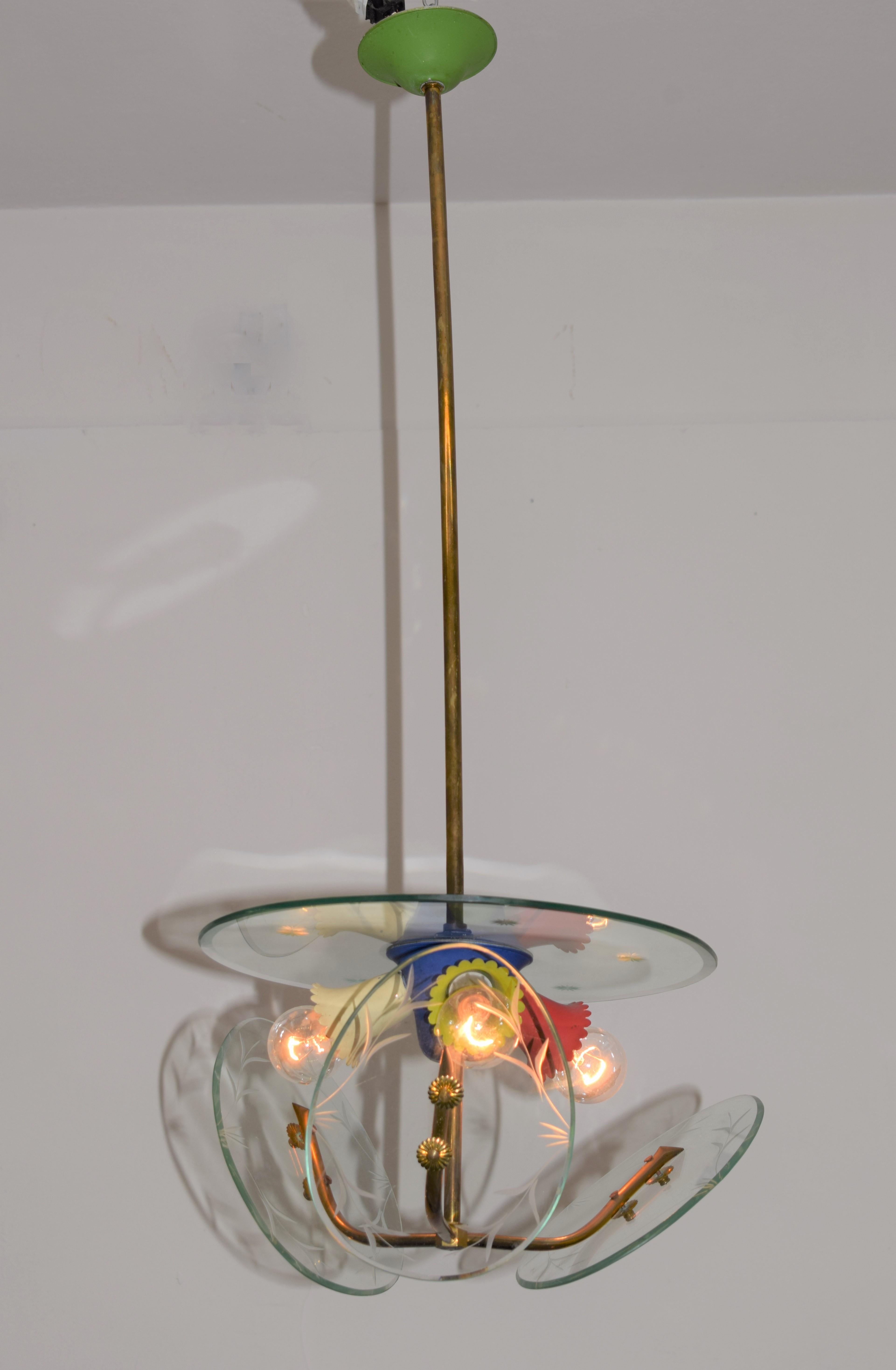 Italian chandelier, brass, aluminum and glass, 1950s.

Dimensions: H= 78 cm; D= 35 cm.