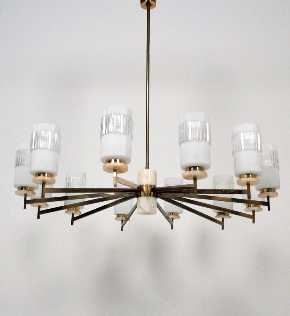 Laiton Lustre italien en laiton et marbre, Italie 1960 en vente