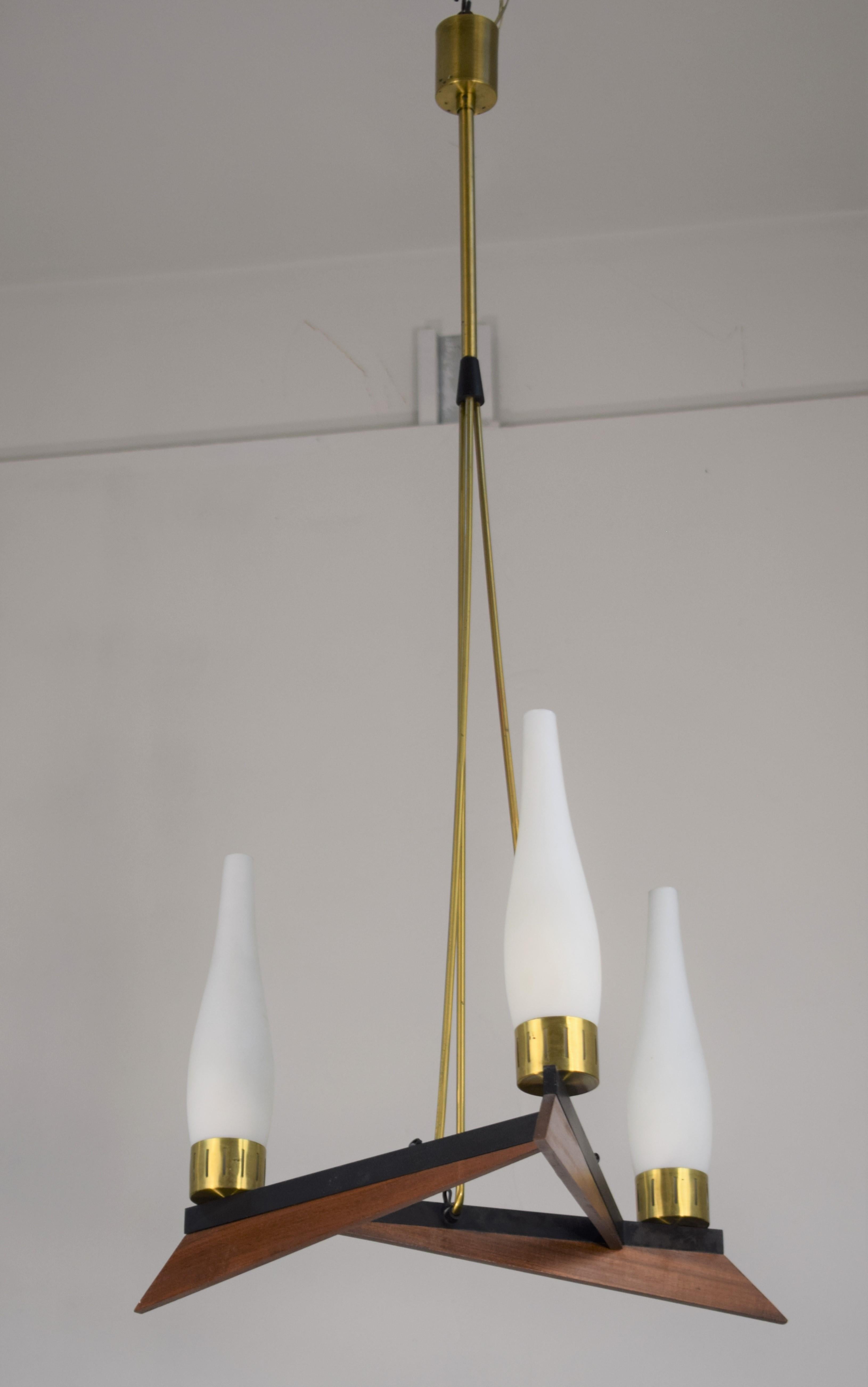 Italian chandelier, brass, opaline glass, wood and metal, 1960s.

Dimensions: H= 100 cm; D= 45 cm.