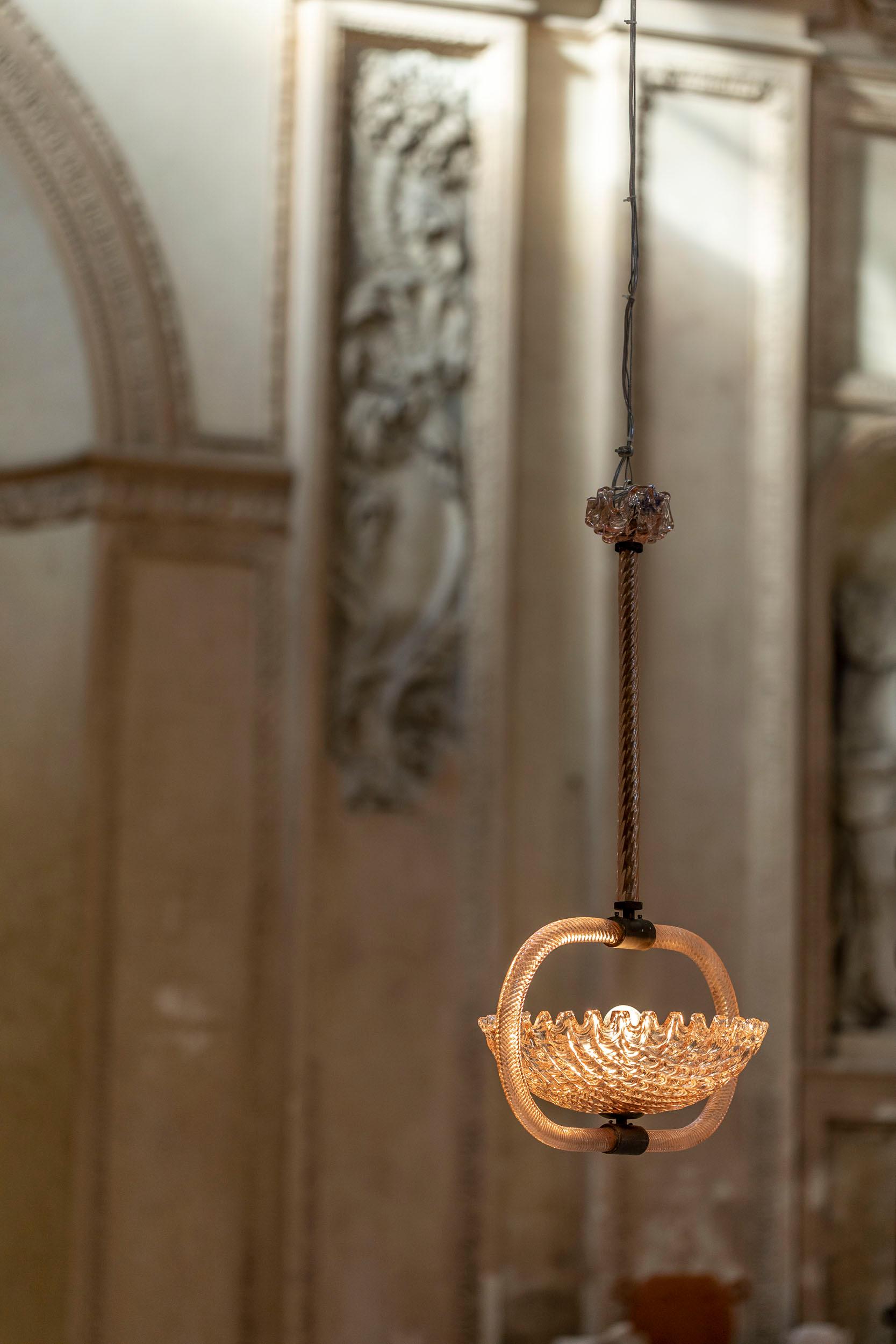 Milieu du XXe siècle Lustre italien en verre de Murano rose attribué à Ercole Barovier en vente