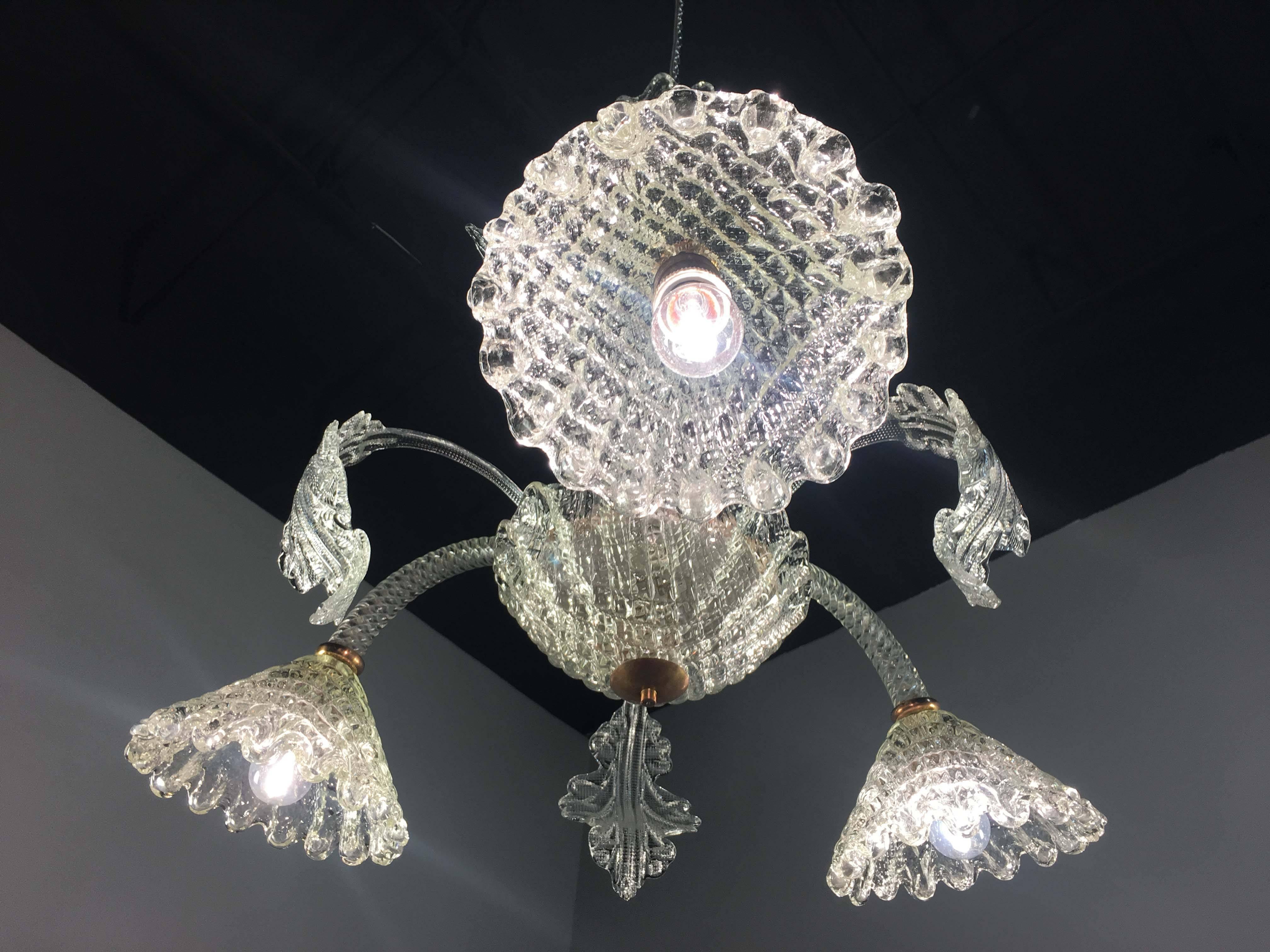 Chandelier with sober and elegant shapes. An authentic jewel out of the Murano furnaces.
 