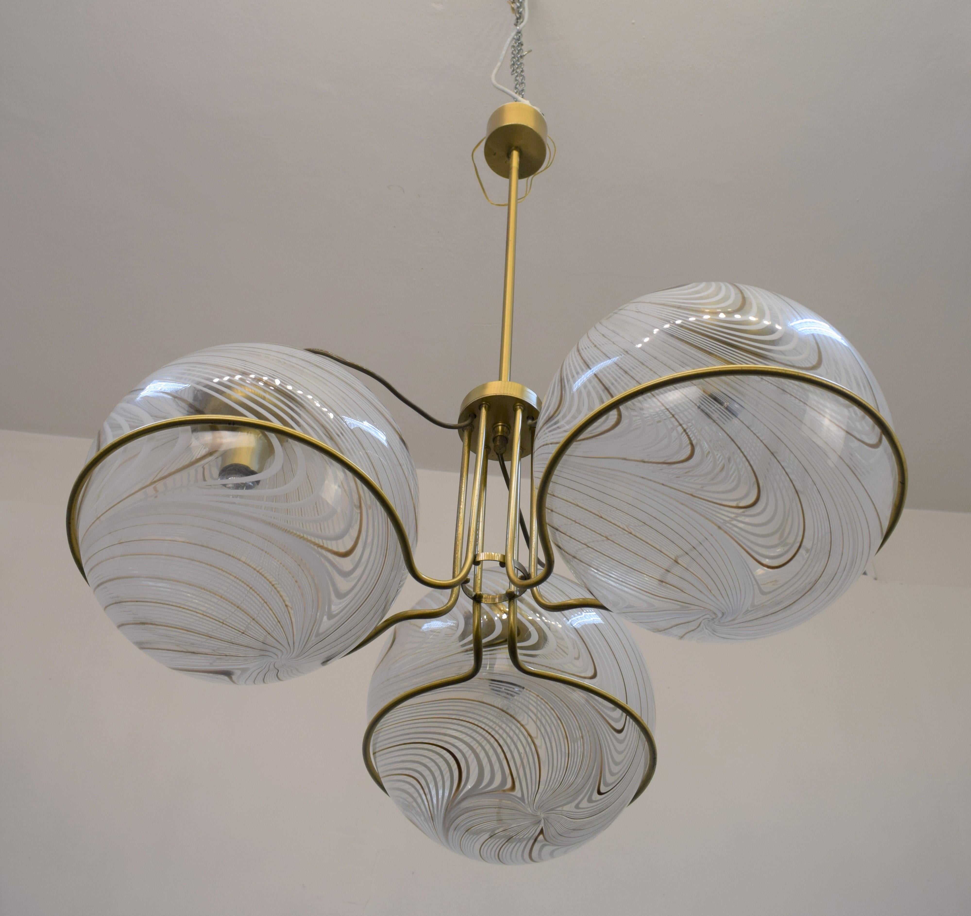 Italian chandelier by Lino Tagliapietra for La Murrina, 3 lights, 1970s.

Dimensions: H= 102 cm; D= 66 cm.
